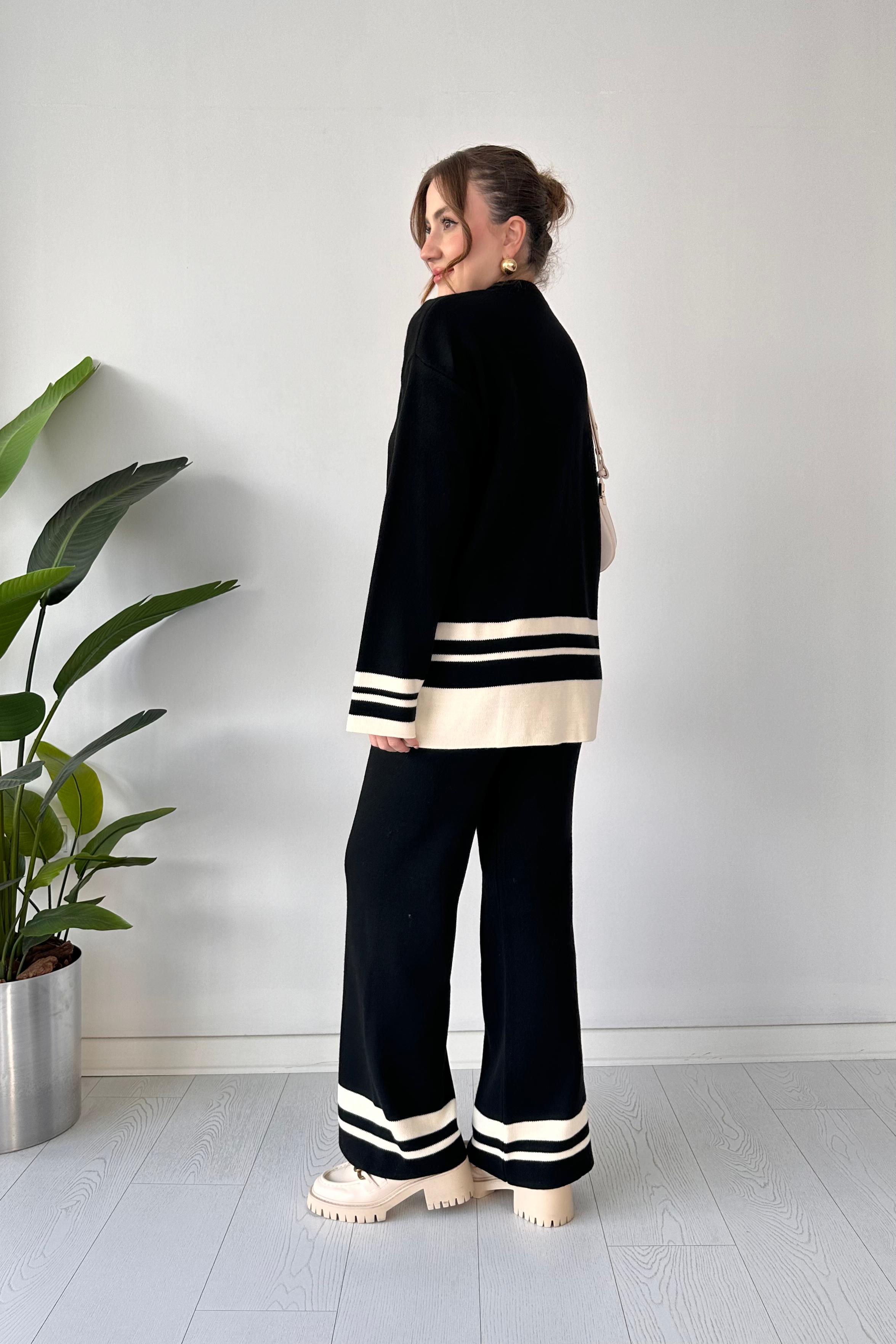 Eteği Şeritli Triko Takım