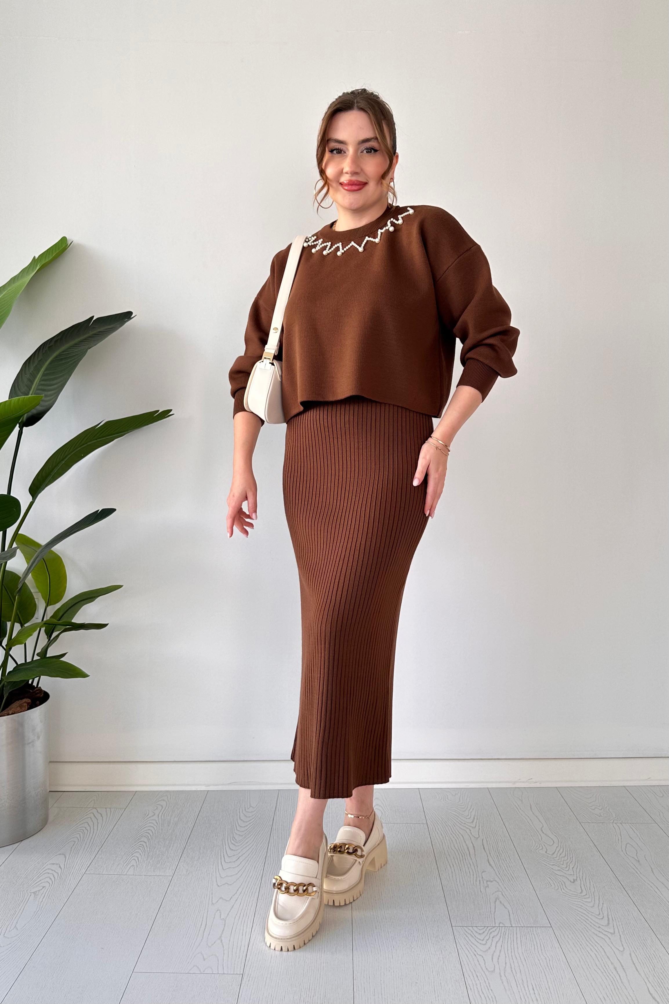 İnci Yakalı Kazak Elbise Takım