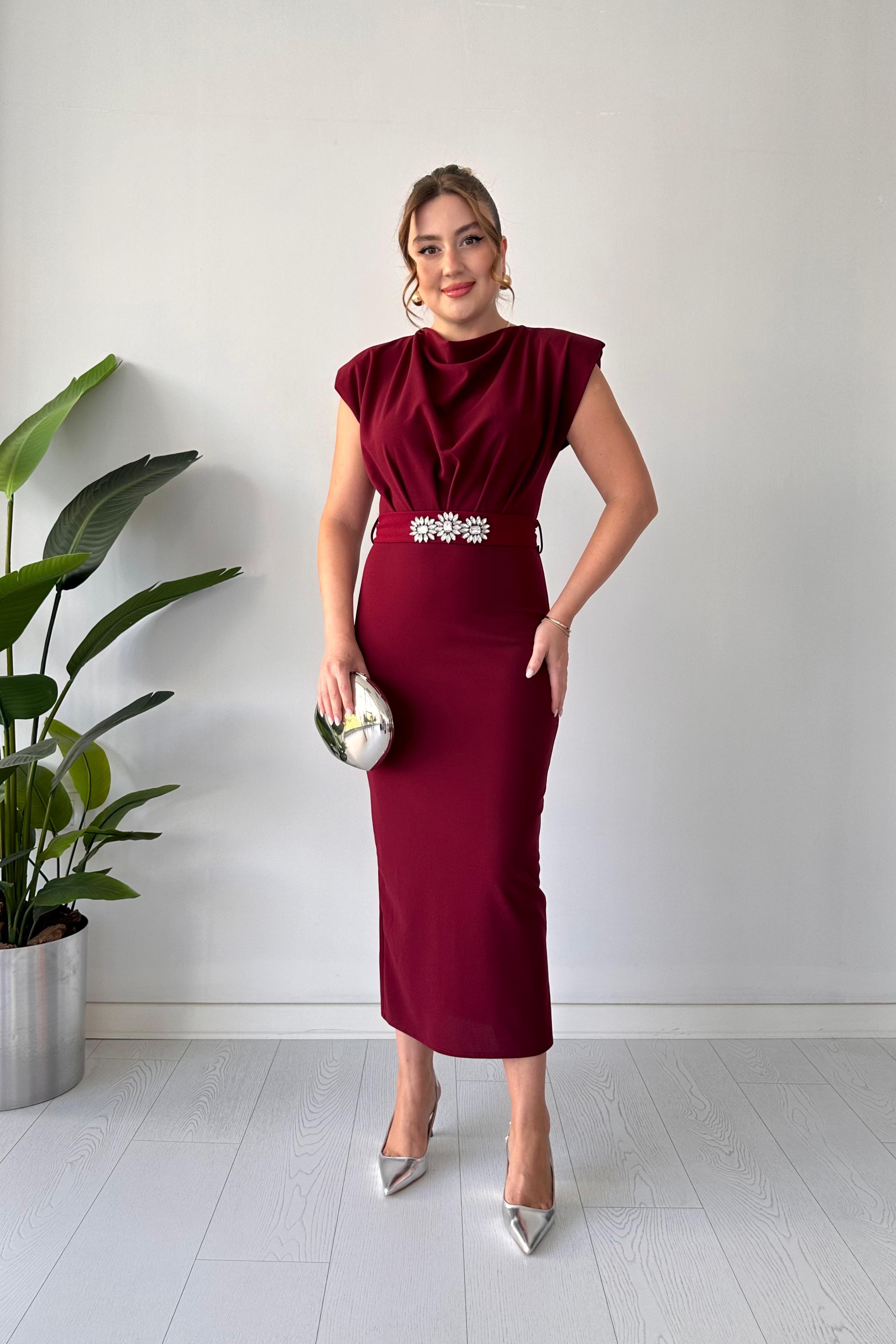 Üç Taş Kemerli Krep Elbise