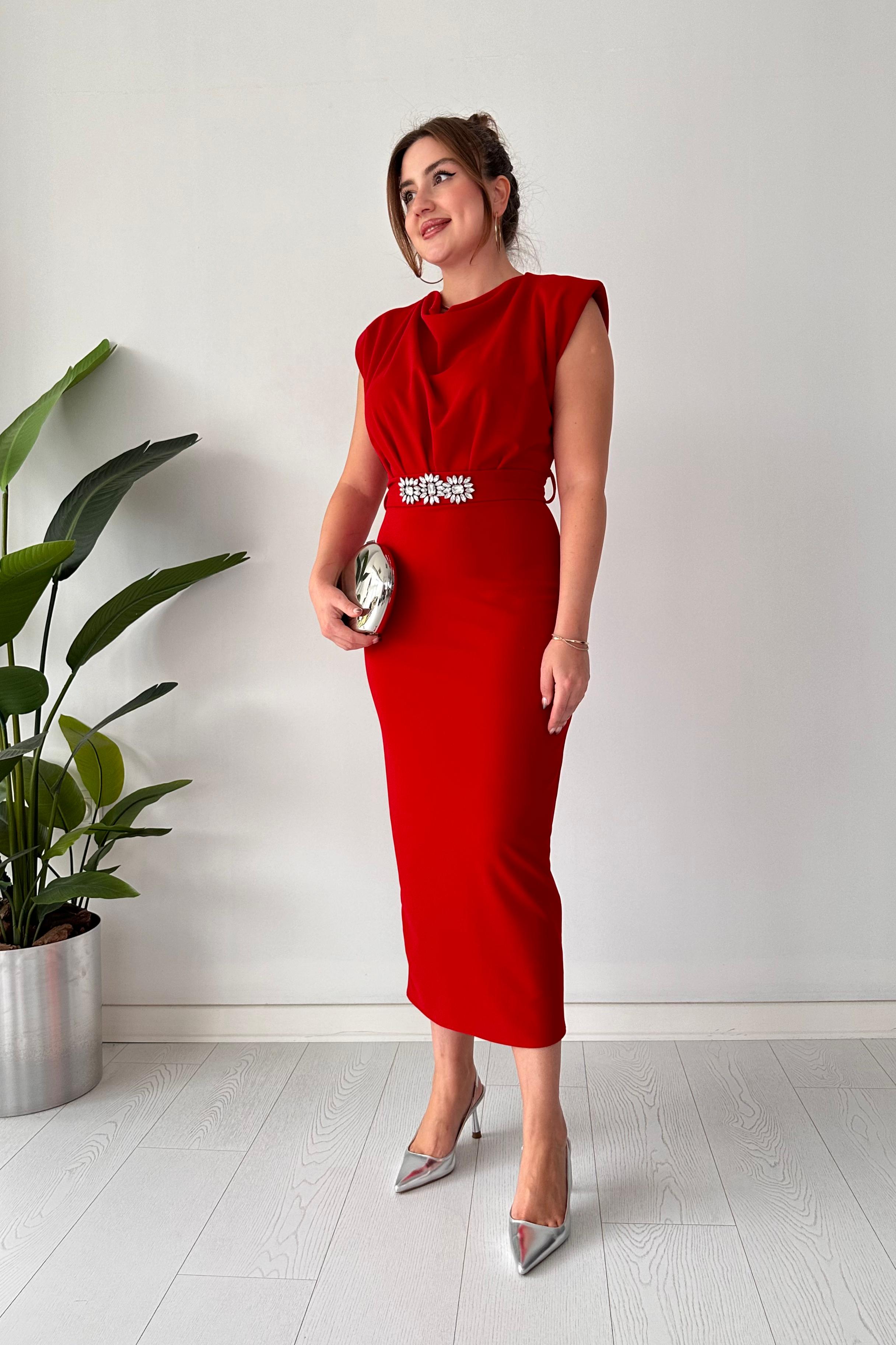 Üç Taş Kemerli Krep Elbise