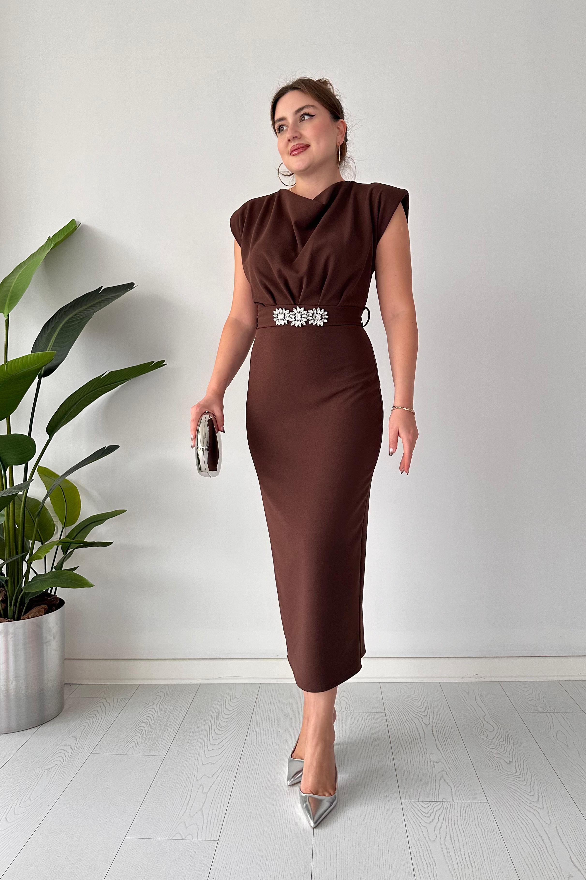 Üç Taş Kemerli Krep Elbise