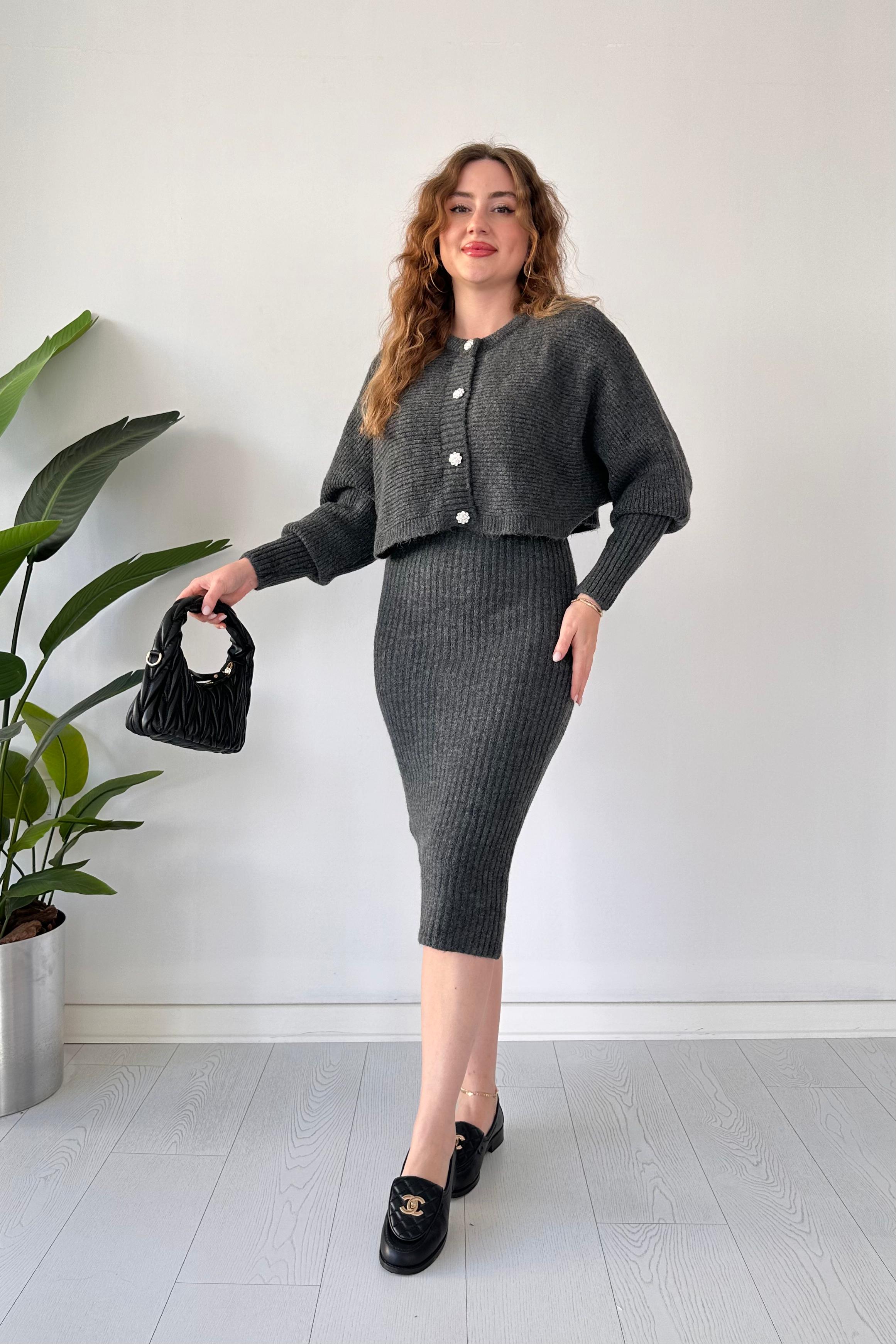 Taş Düğmeli Hırka Elbise Takım