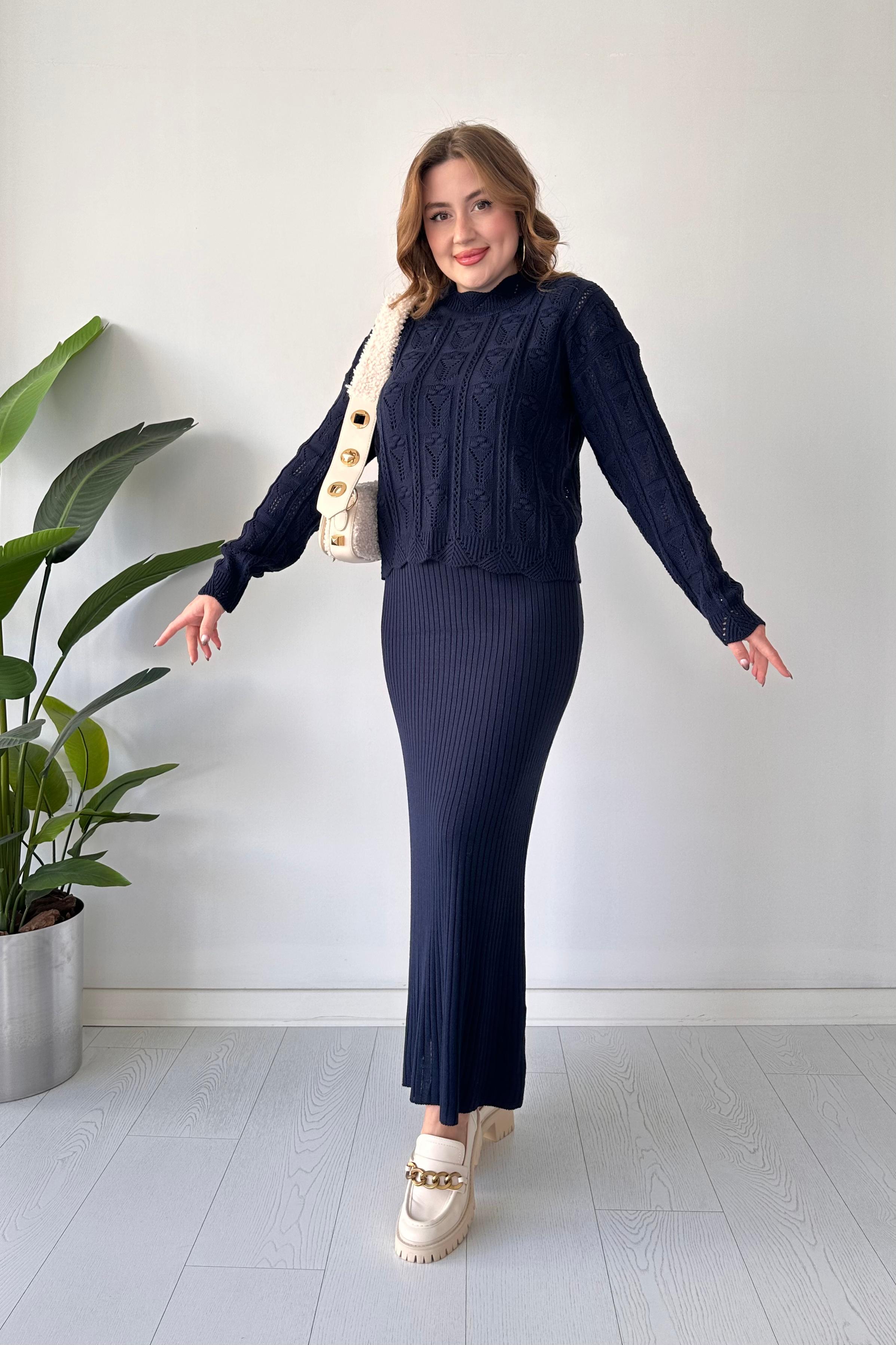 Piramit Ajurlu Kazak-Elbise