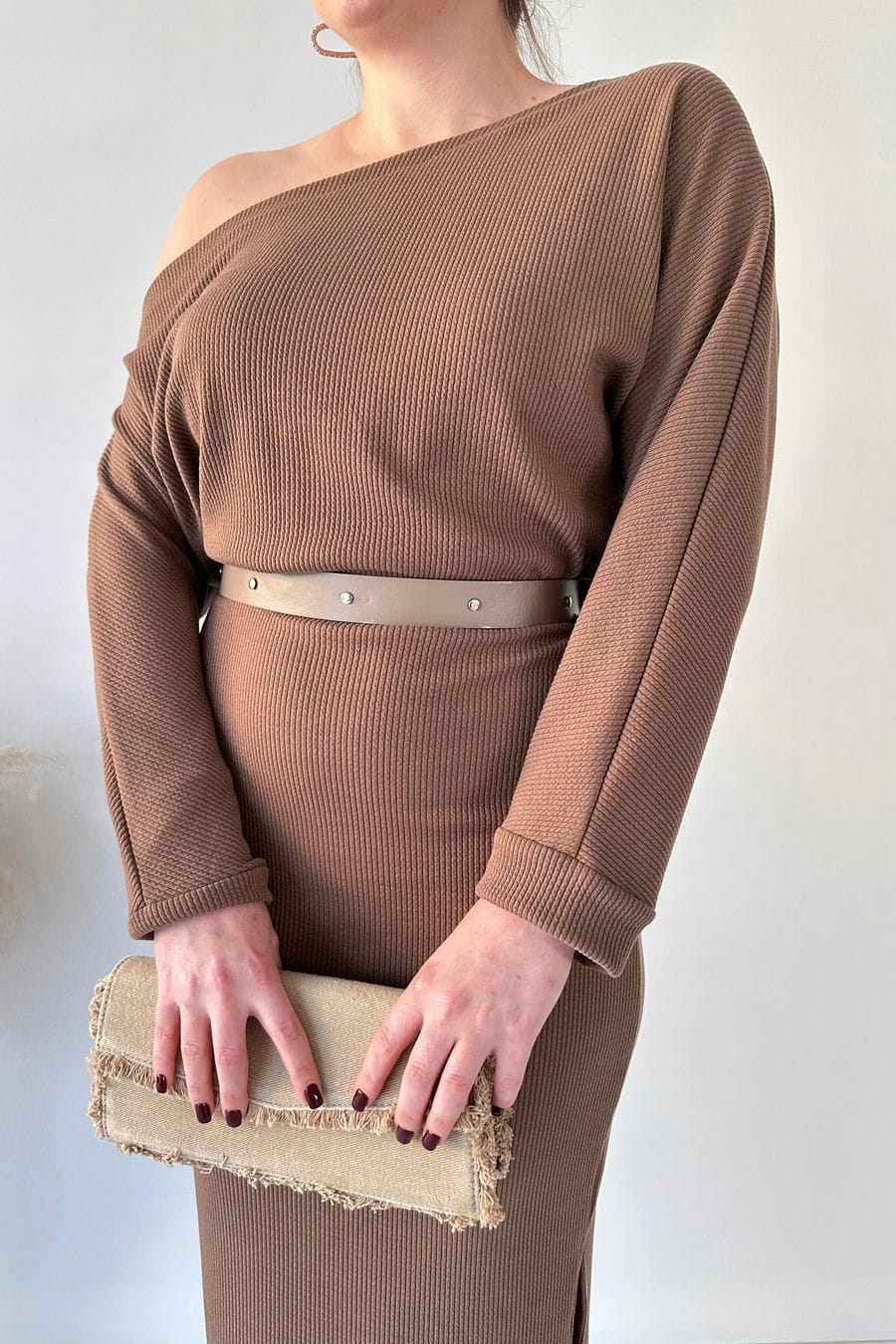 Düşük Omuz Kemerli Elbise