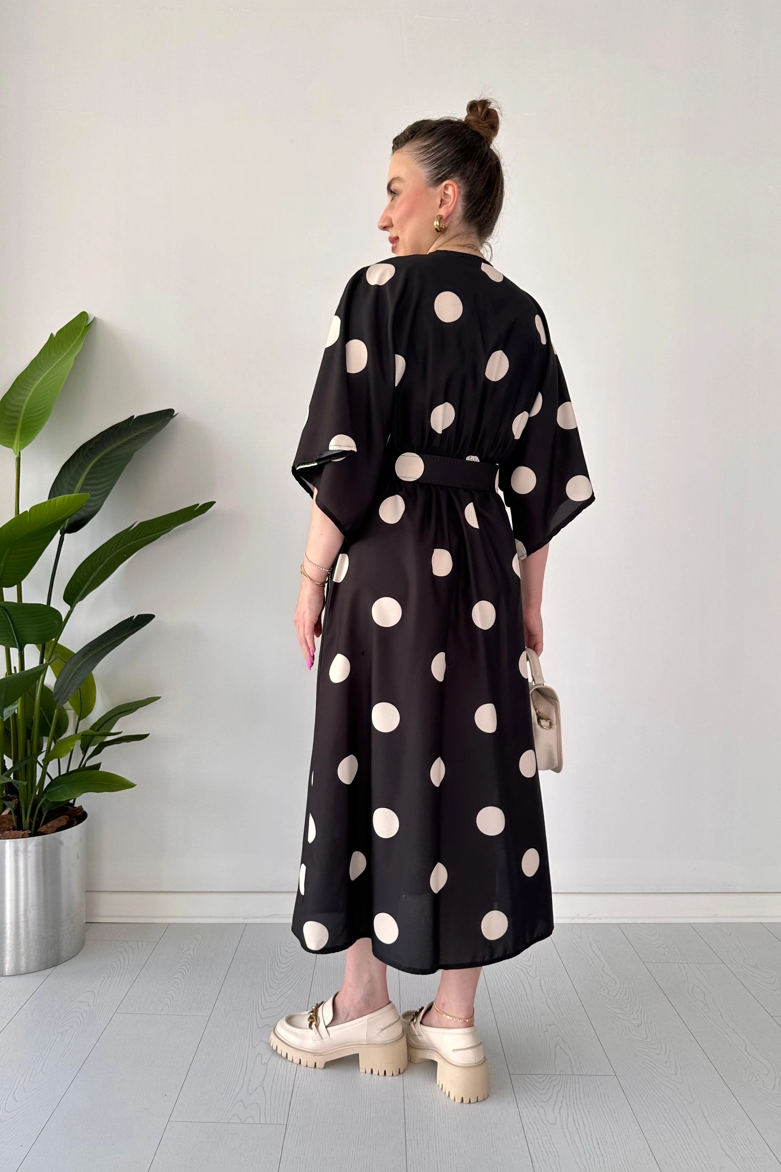 İri Puan Yarasa Elbise