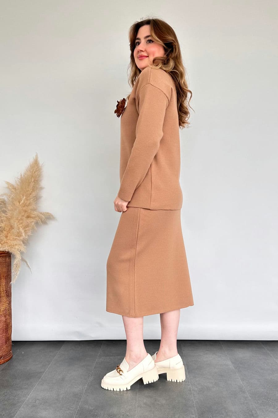 Çiçek Broş Etekli Takım