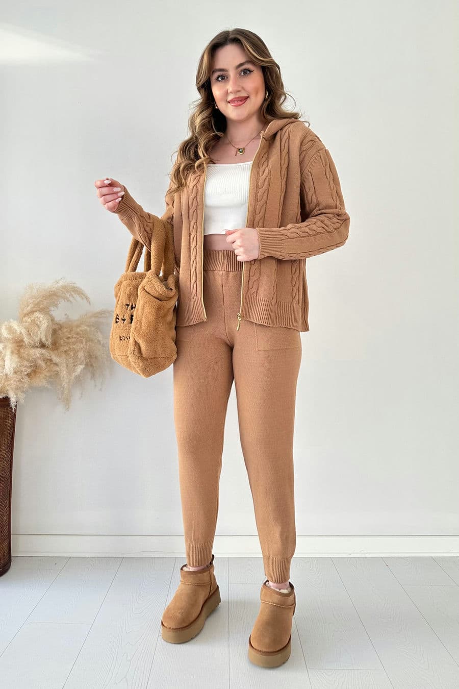 Kapüşonlu Triko Takım