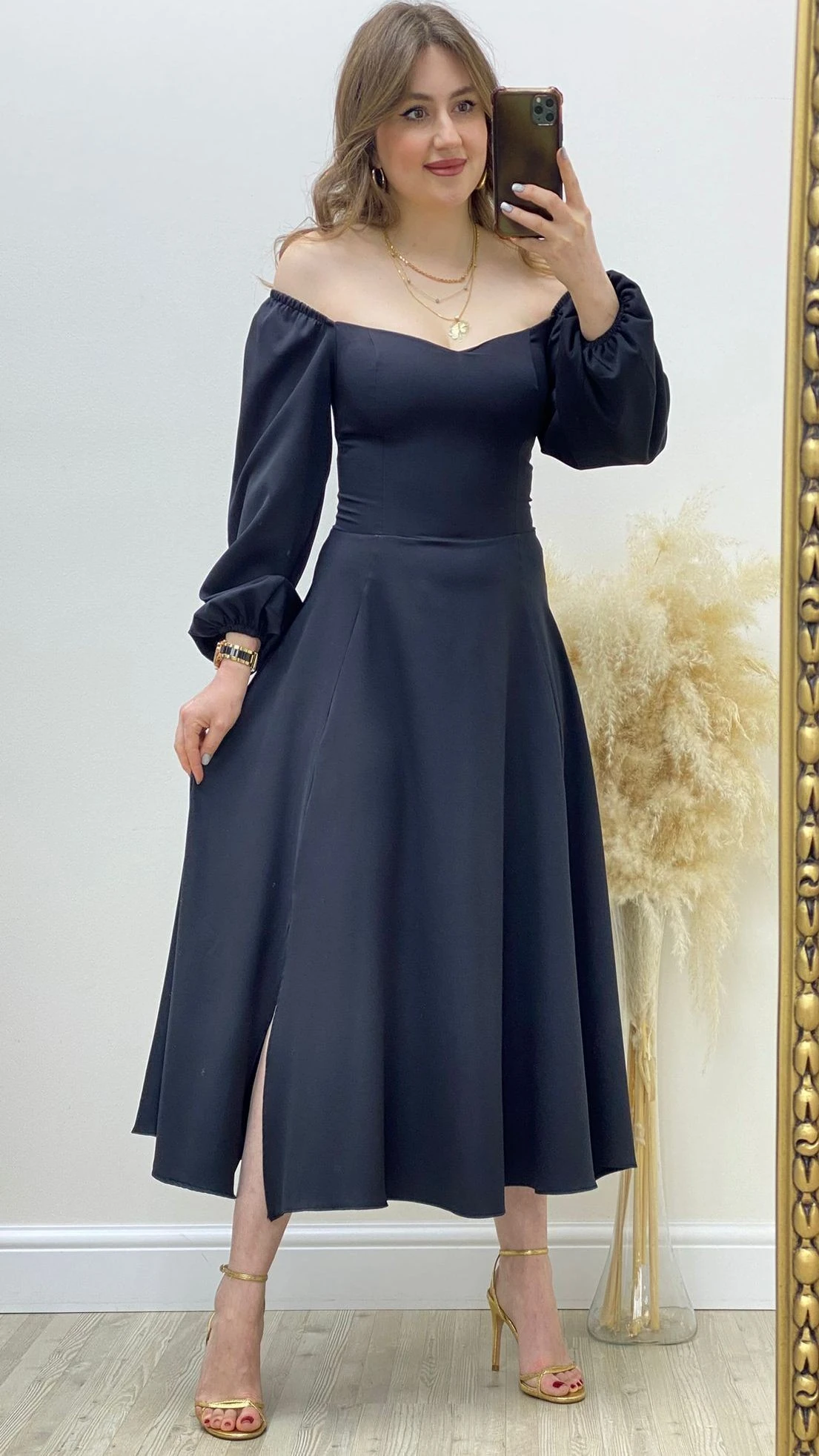 Tek Yırtmaç Destekli Atlas Elbise Siyah