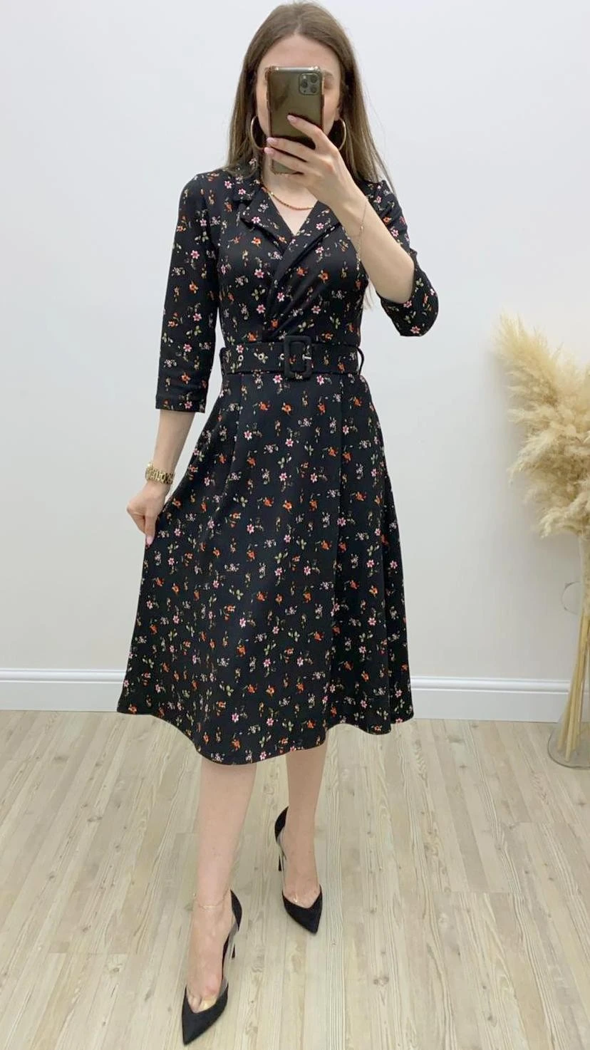 Yaka Detay Çiçek Desenli Elbise