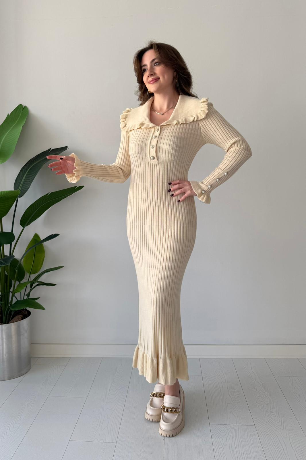 Geniş Yaka Triko Elbise