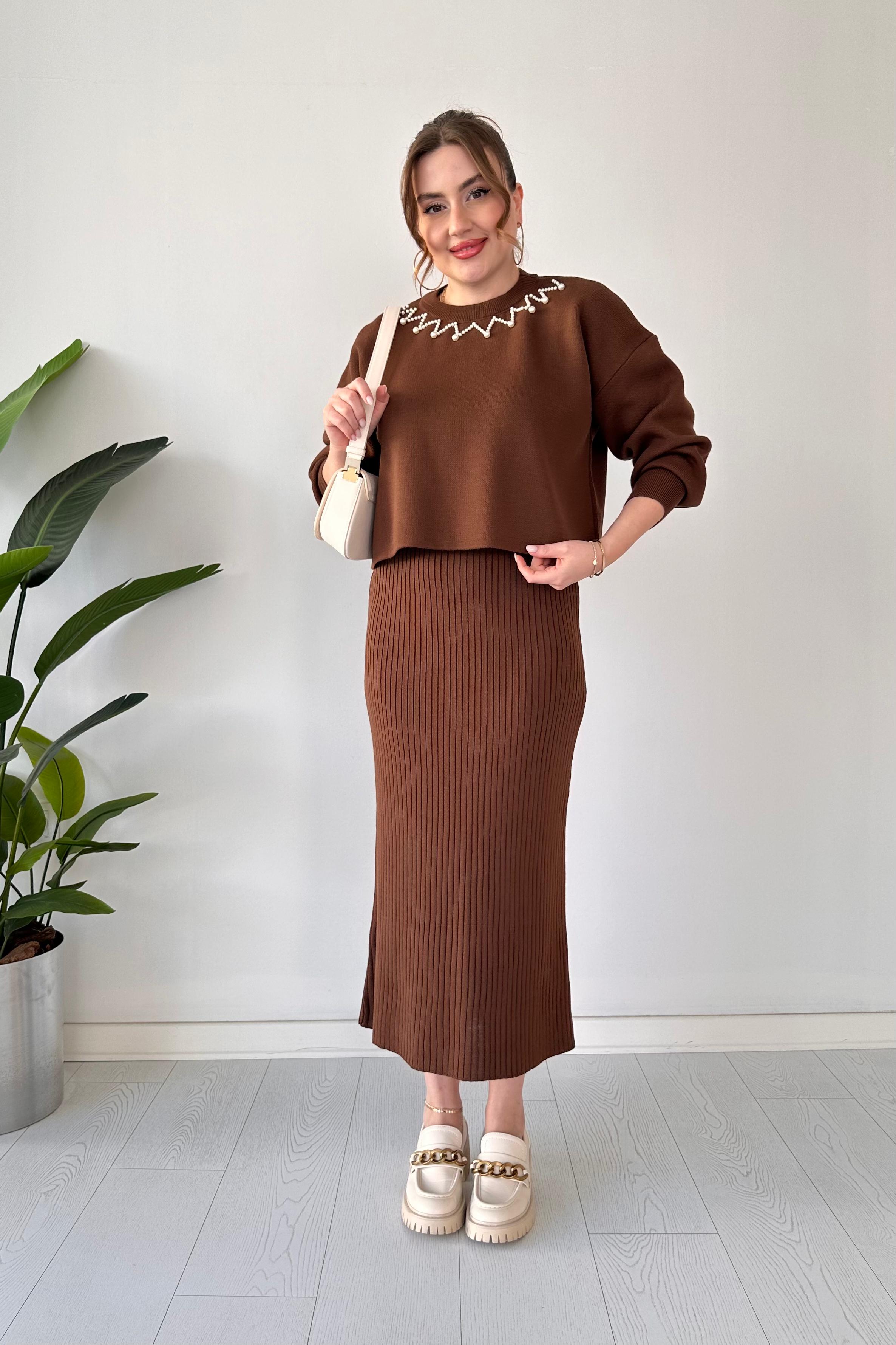 İnci Yakalı Kazak Elbise Takım