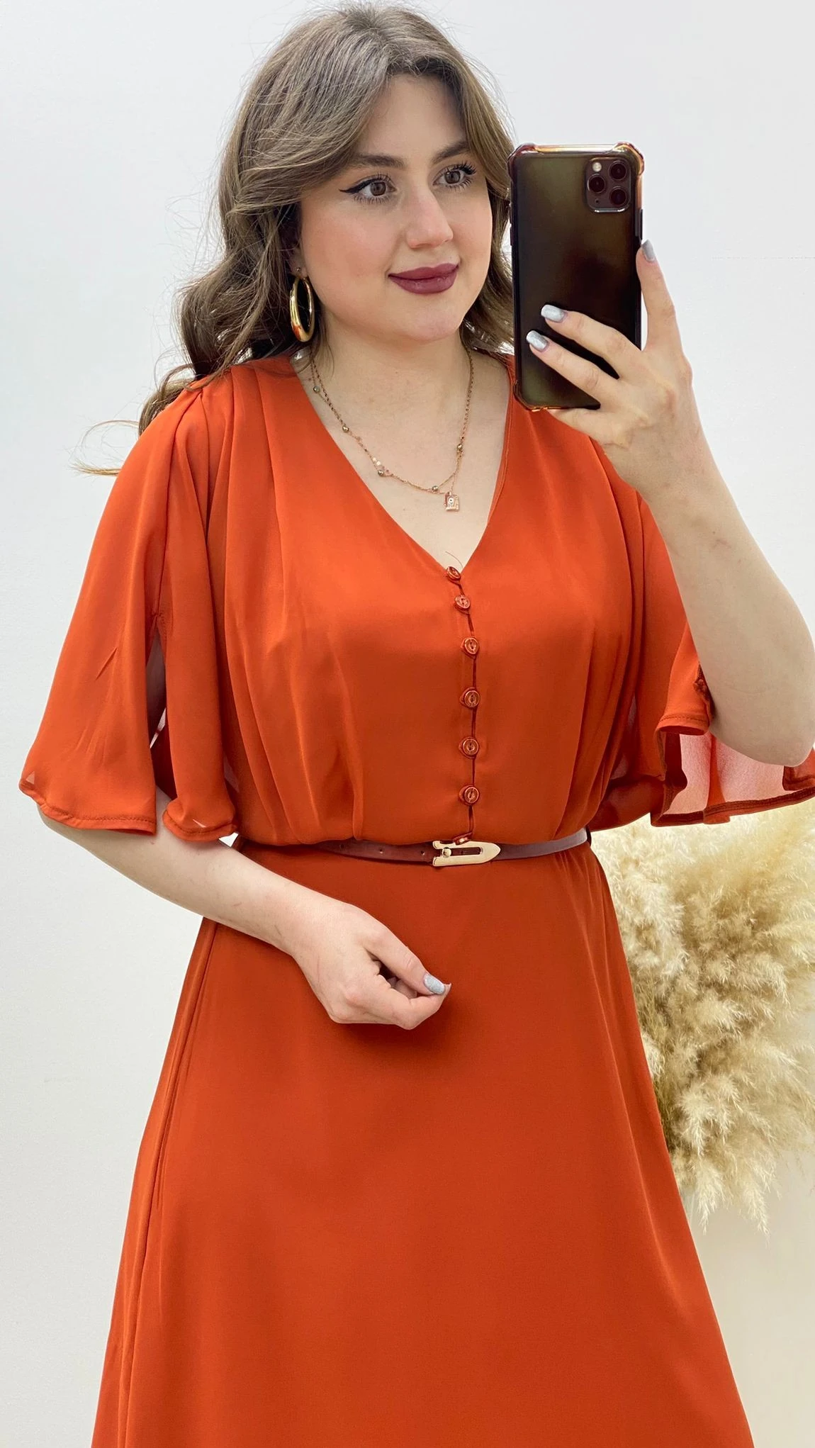 V Düğmeli Kemerli Şifon Elbise Kiremit