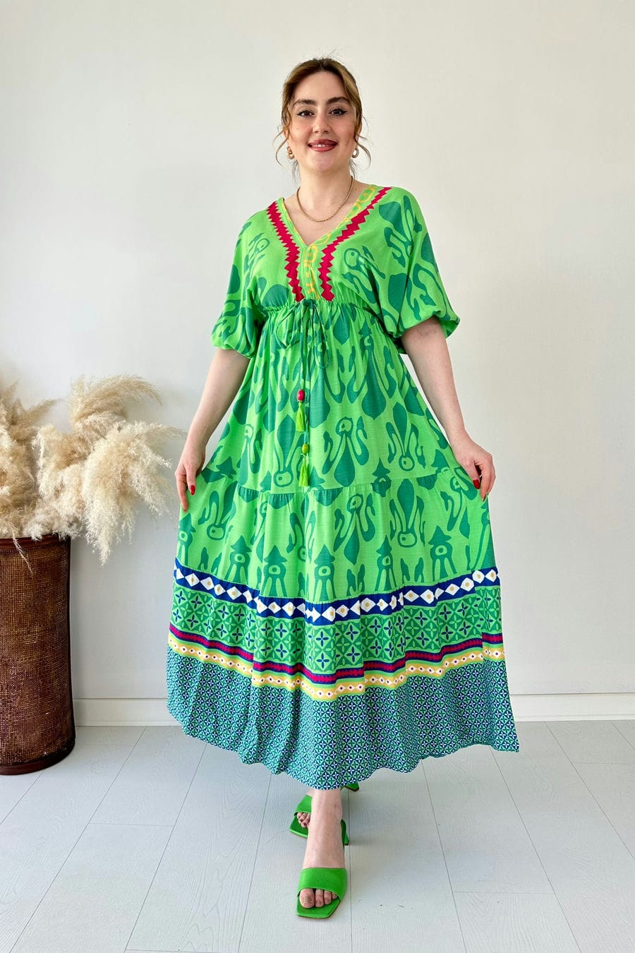 V Yaka Yarasa Elbise