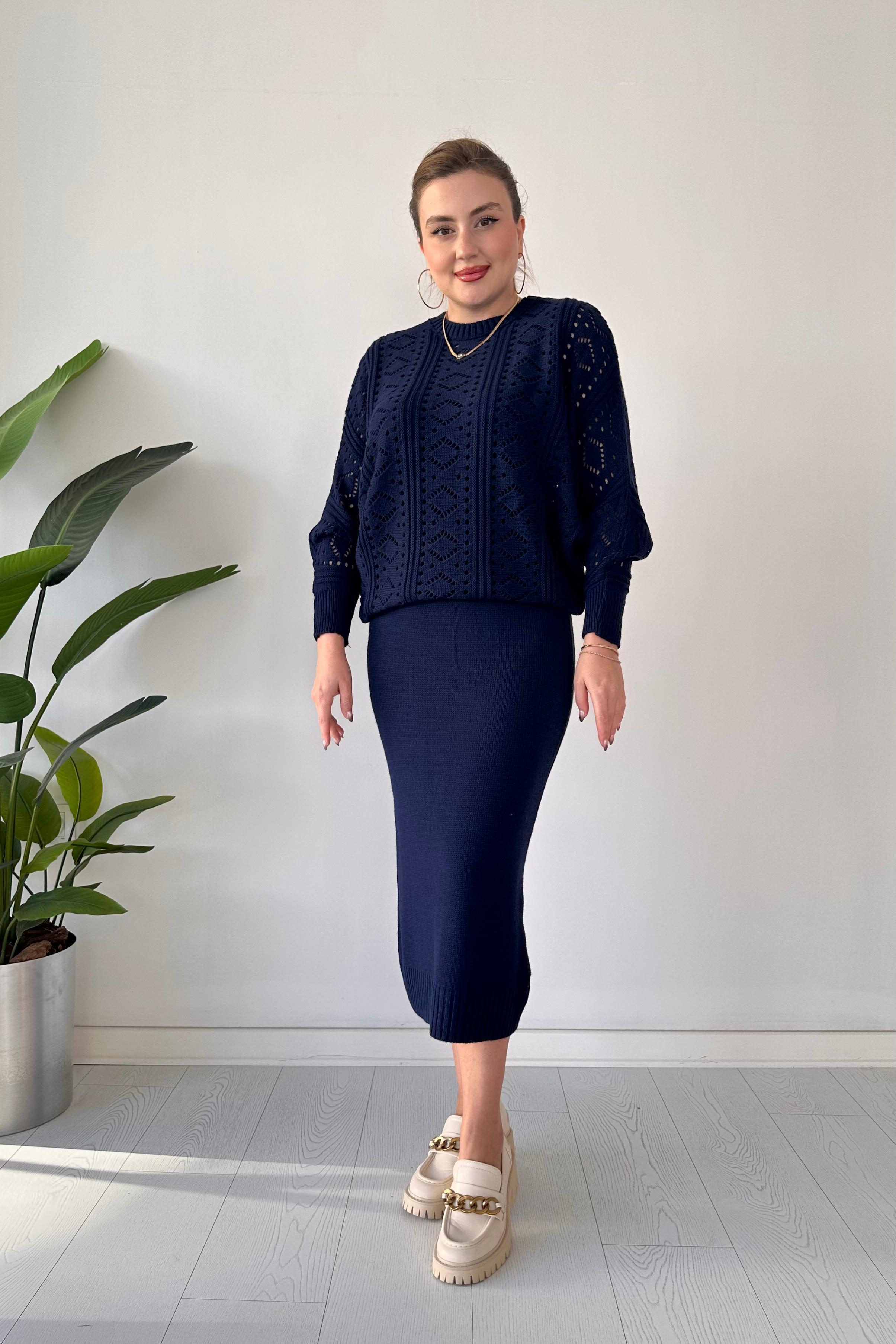 Delik Kazaklı Triko Elbise