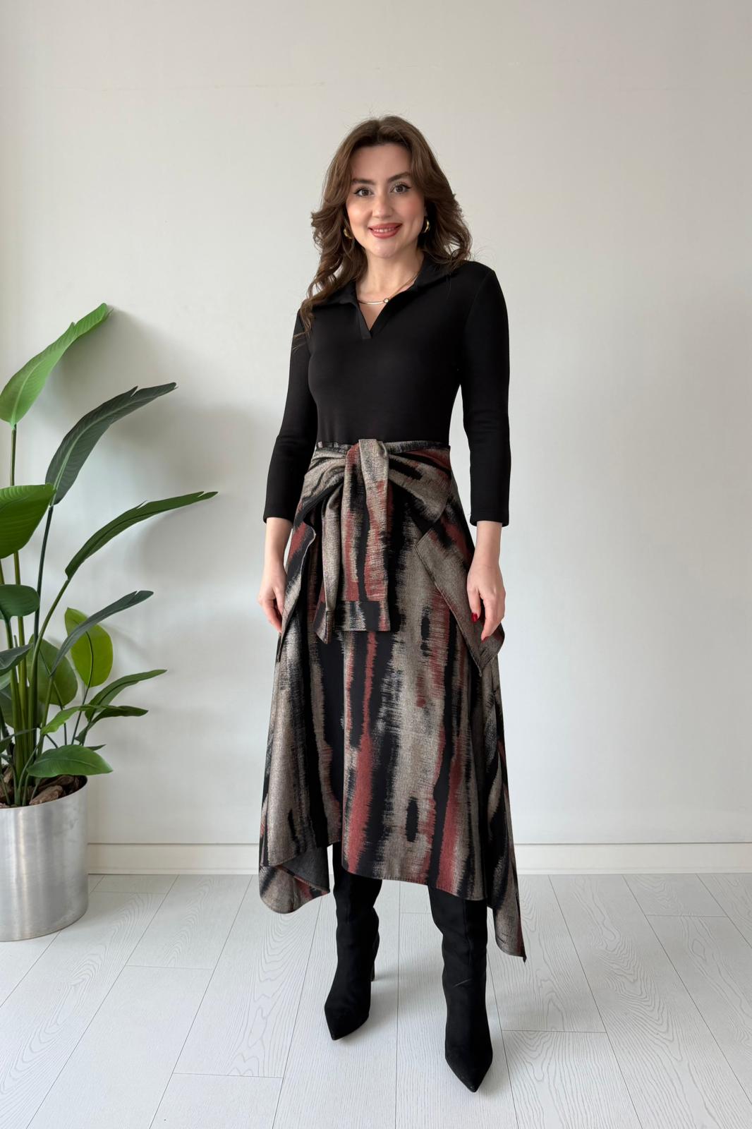 Otantik Etekli Yakalı Elbise