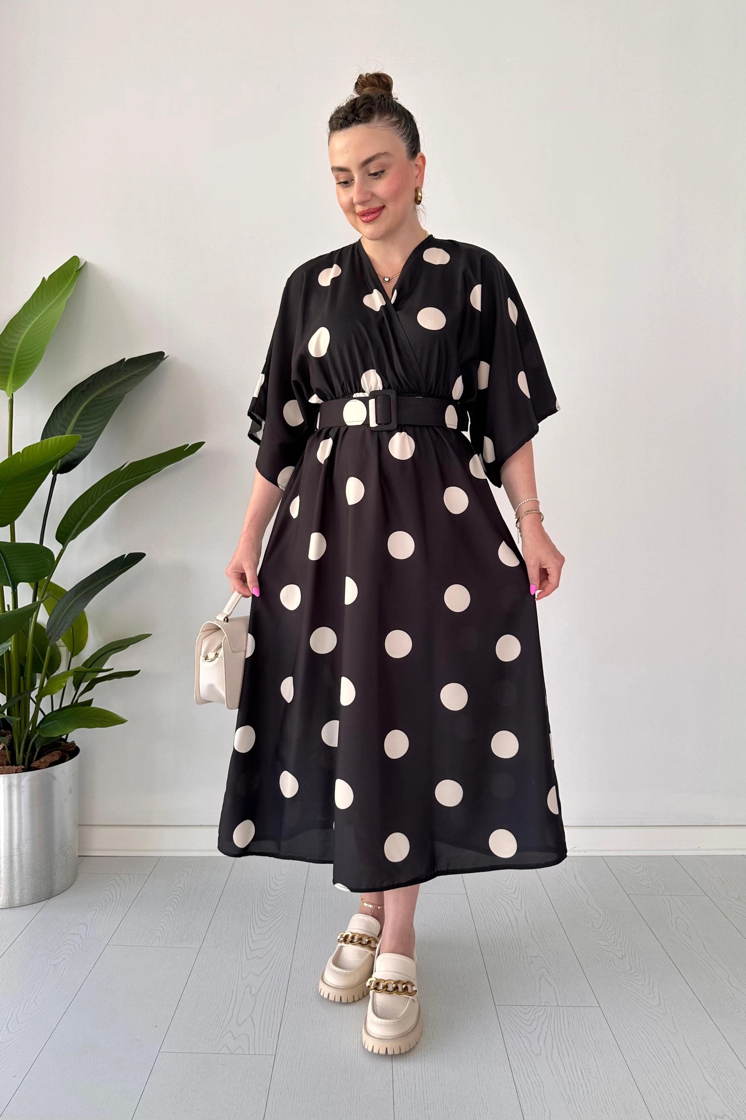 İri Puan Yarasa Elbise