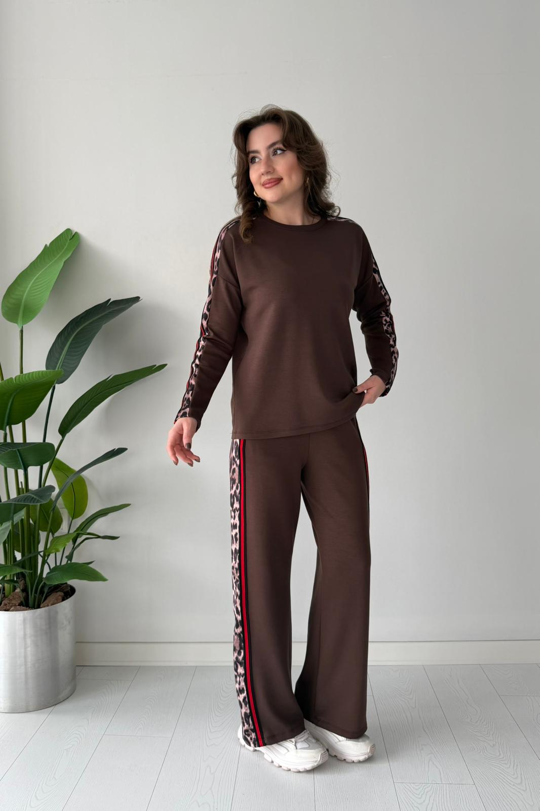 Kırmızı Şeritli Leopar Takım - Kahve