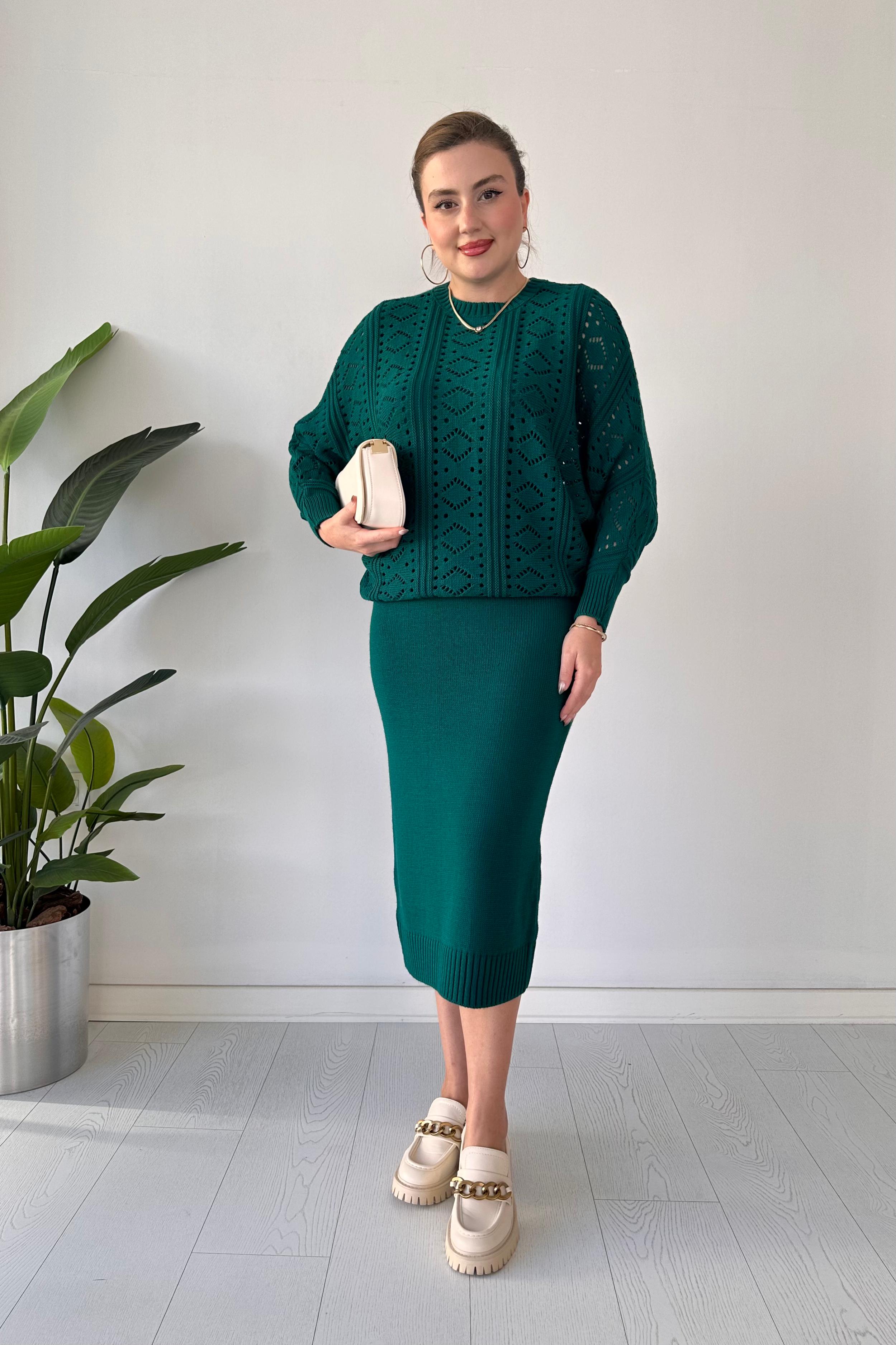 Delik Kazaklı Triko Elbise