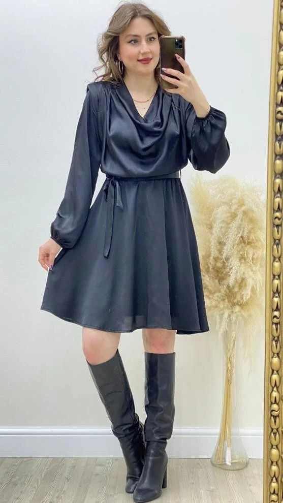 Degaje Yaka Saten Elbise Siyah