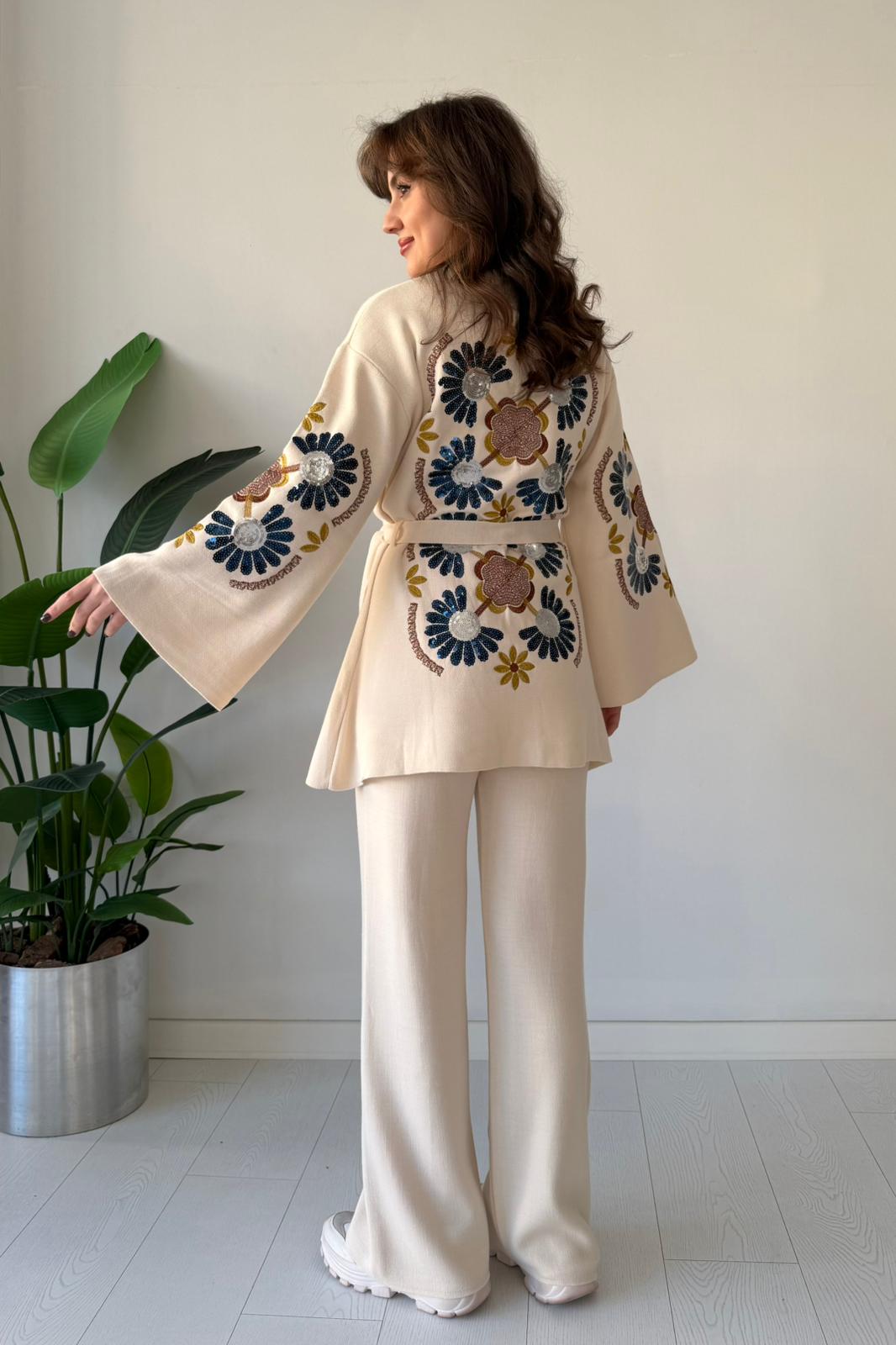 Arkası Pul İşlemeli Triko Takım - Krem