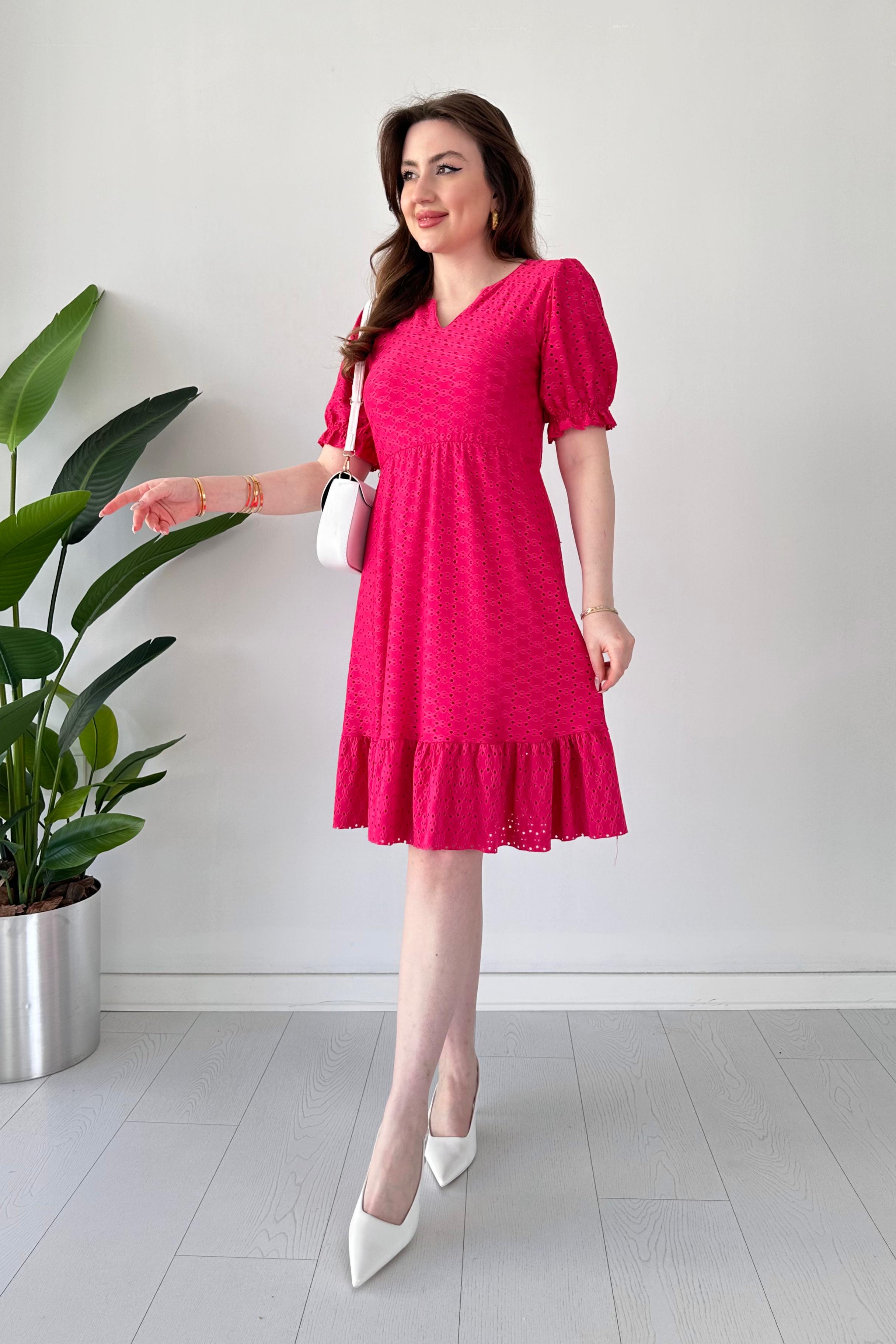 V Yaka Delik İşli Elbise