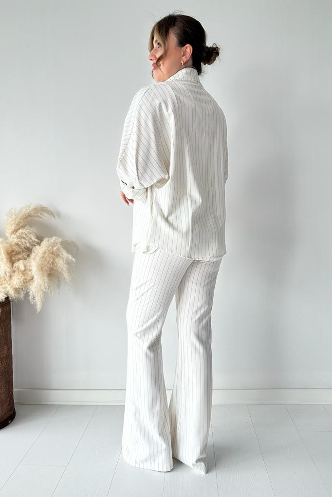 Çizgili Gömlekli Takım Ekru