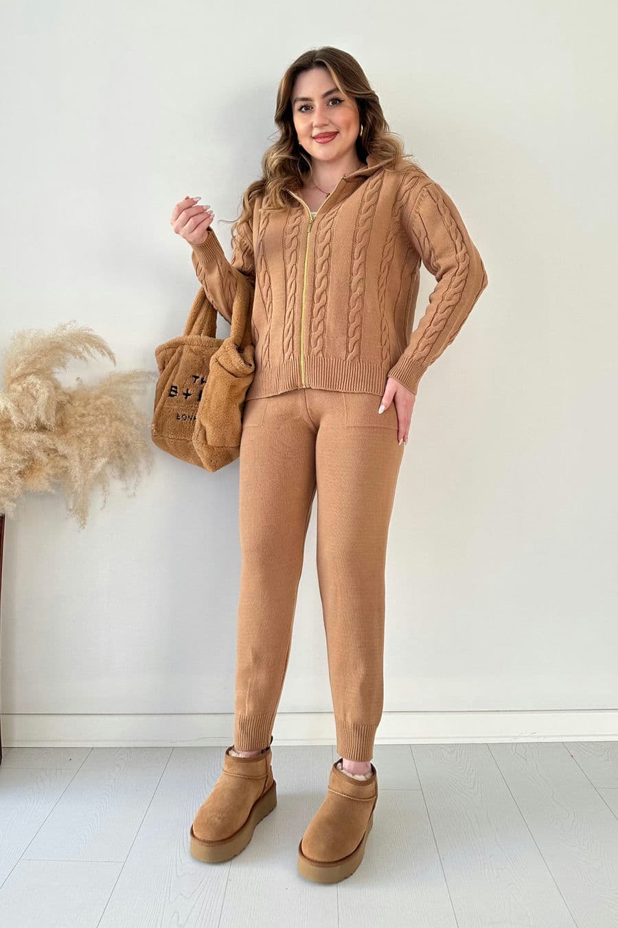 Kapüşonlu Triko Takım