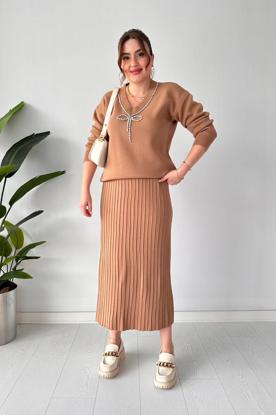 Fiyonk Taşlı Etekli Triko Takım