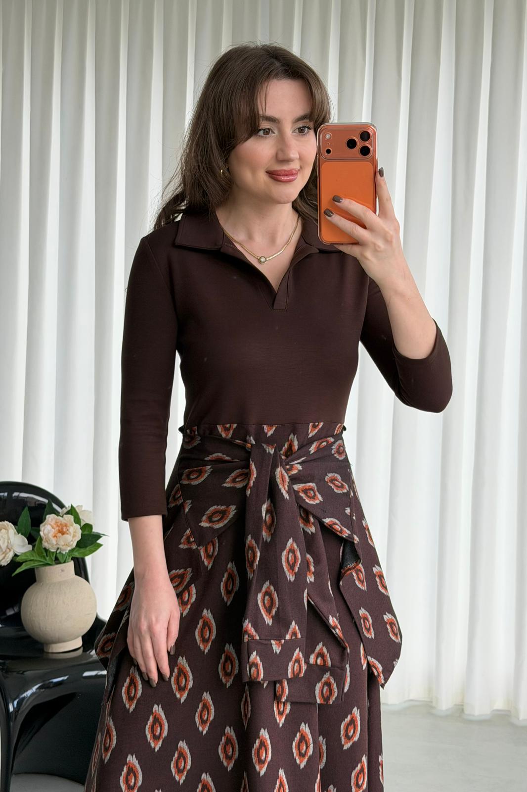 Otantik Etekli Yakalı Elbise