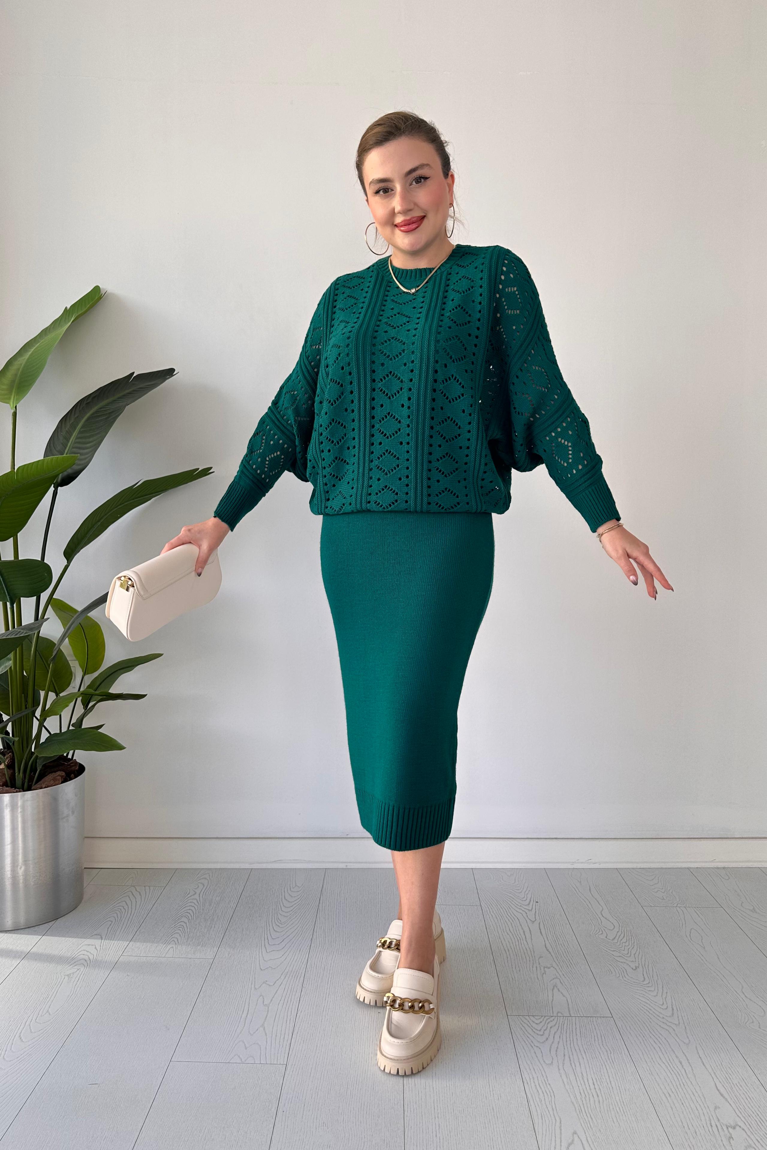 Delik Kazaklı Triko Elbise