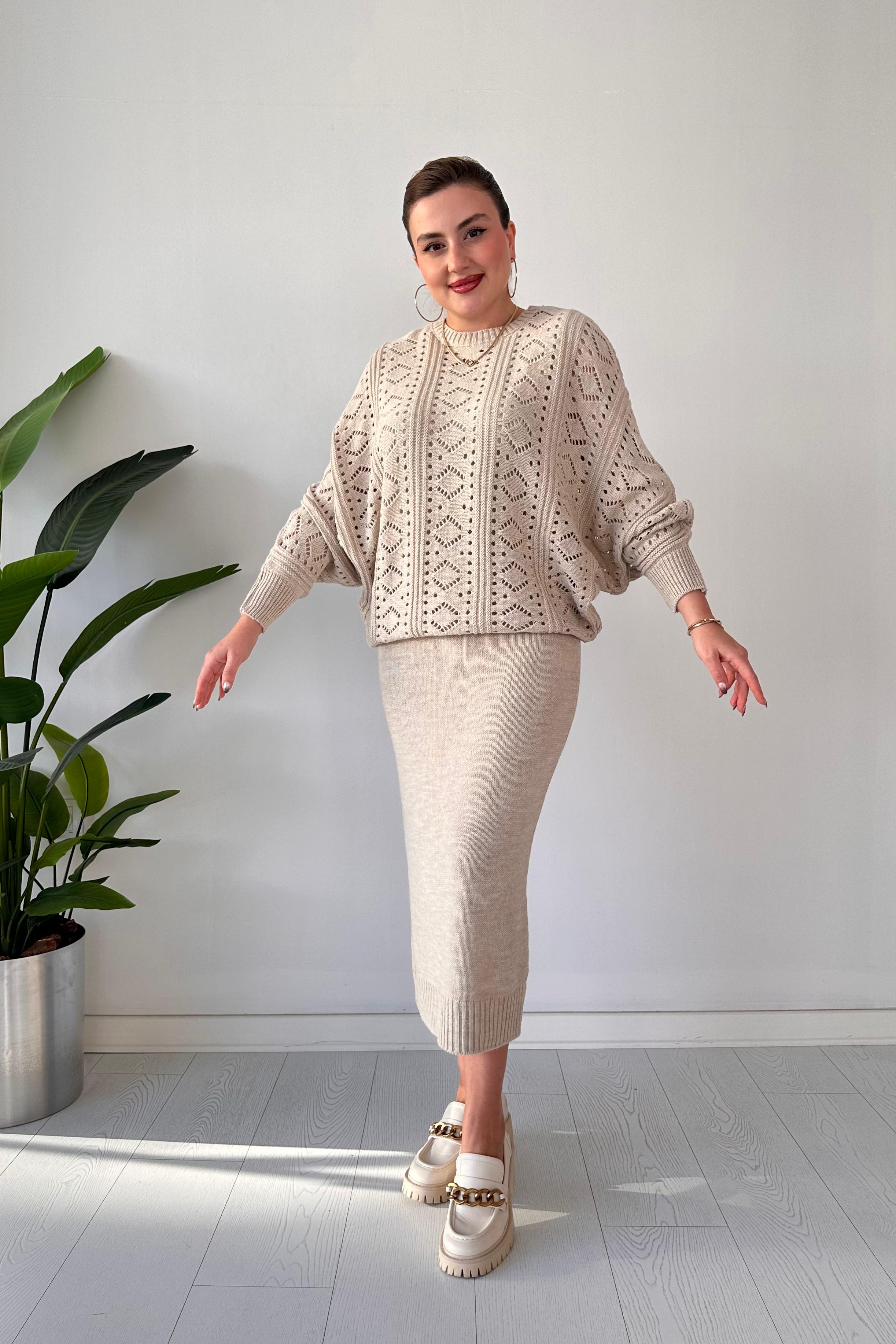 Delik Kazaklı Triko Elbise