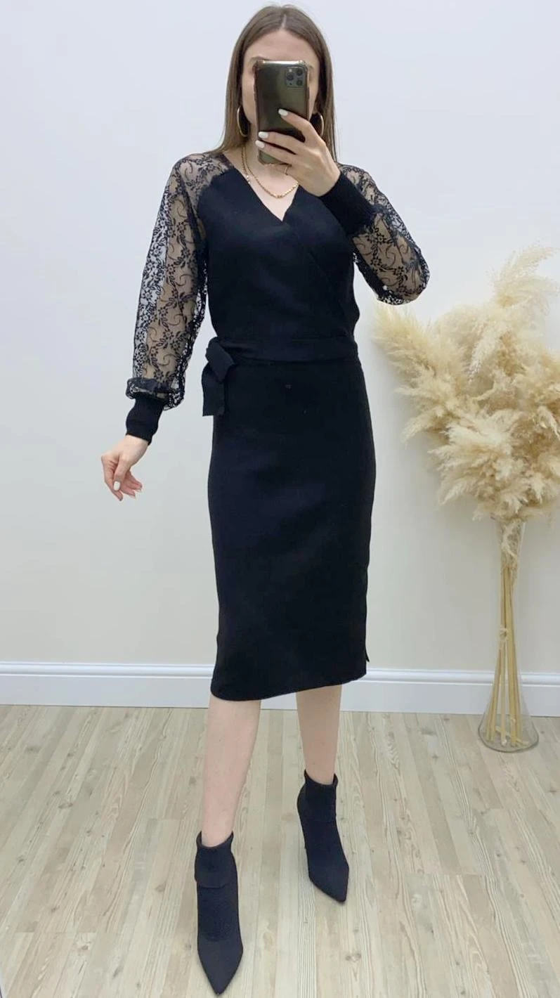 Kolları Dantel Triko Elbise Siyah