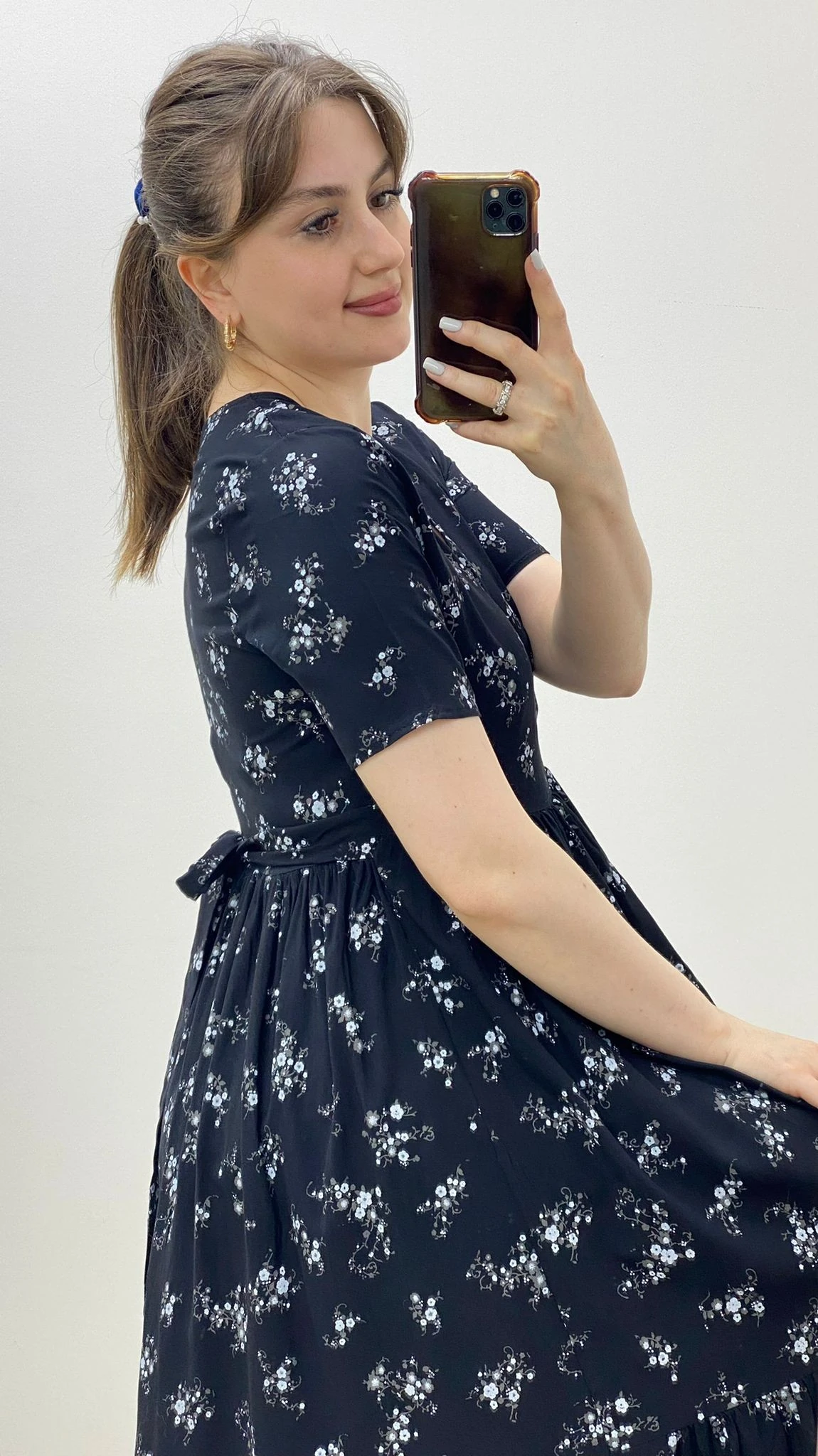 Kır Papatyalı Viskon Elbise Siyah