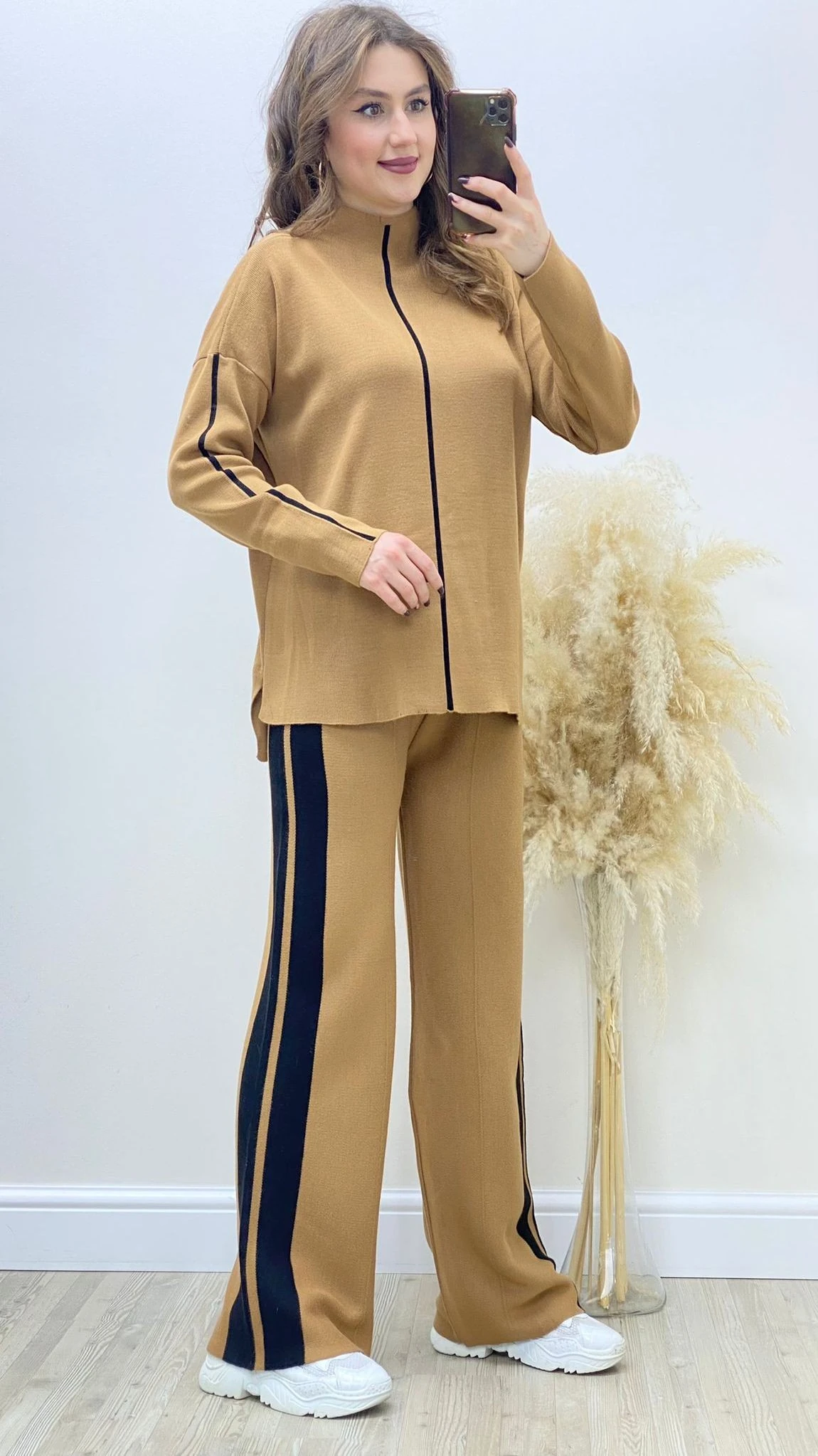 İnce Çizgili Triko Takım Bej