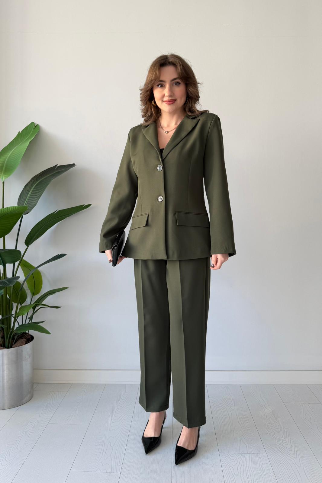 Çift Düğme Takım Elbise