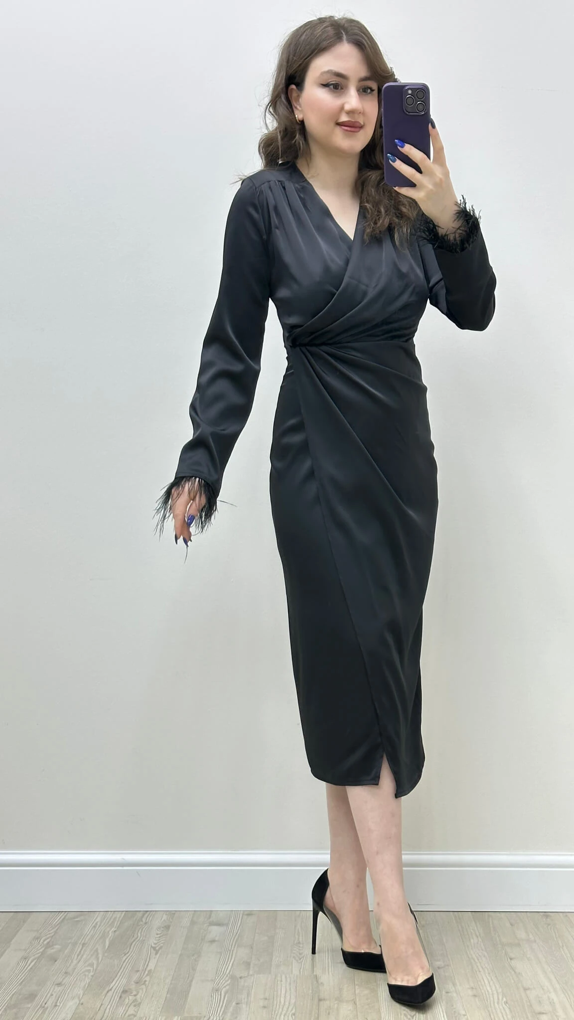 Tüylü Kruvaze Saten Elbise Siyah