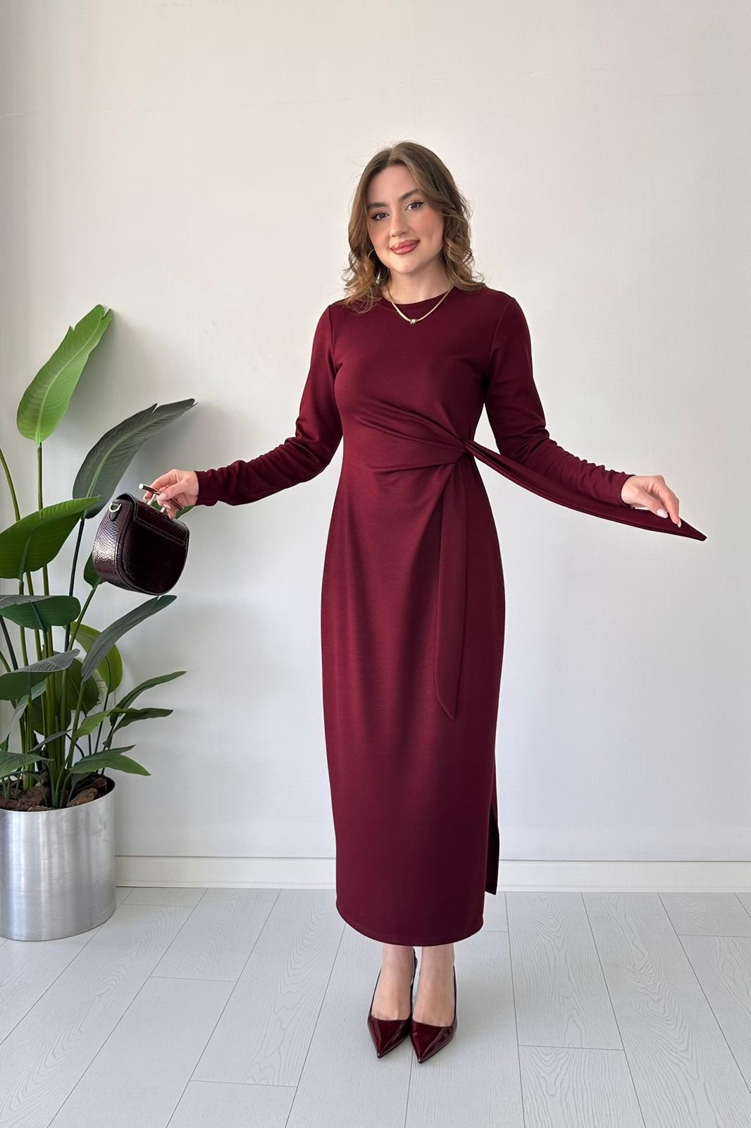 Uzun bağlamalı elbise