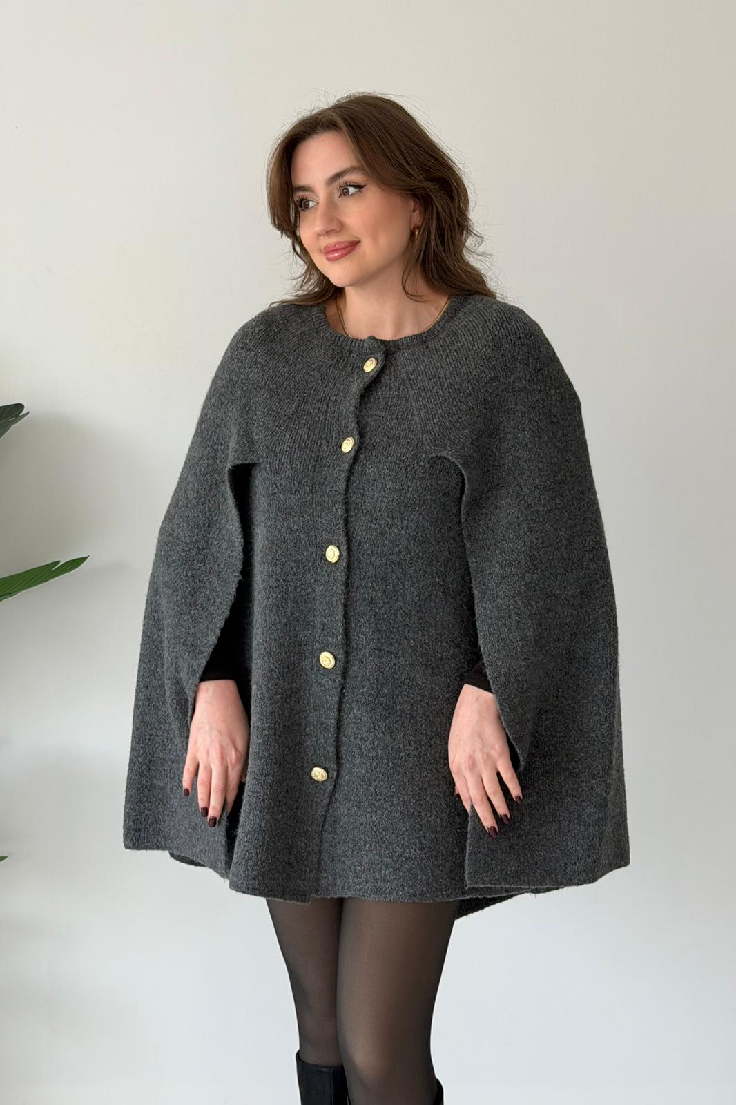 Gold Düğmeli Triko Pelerin