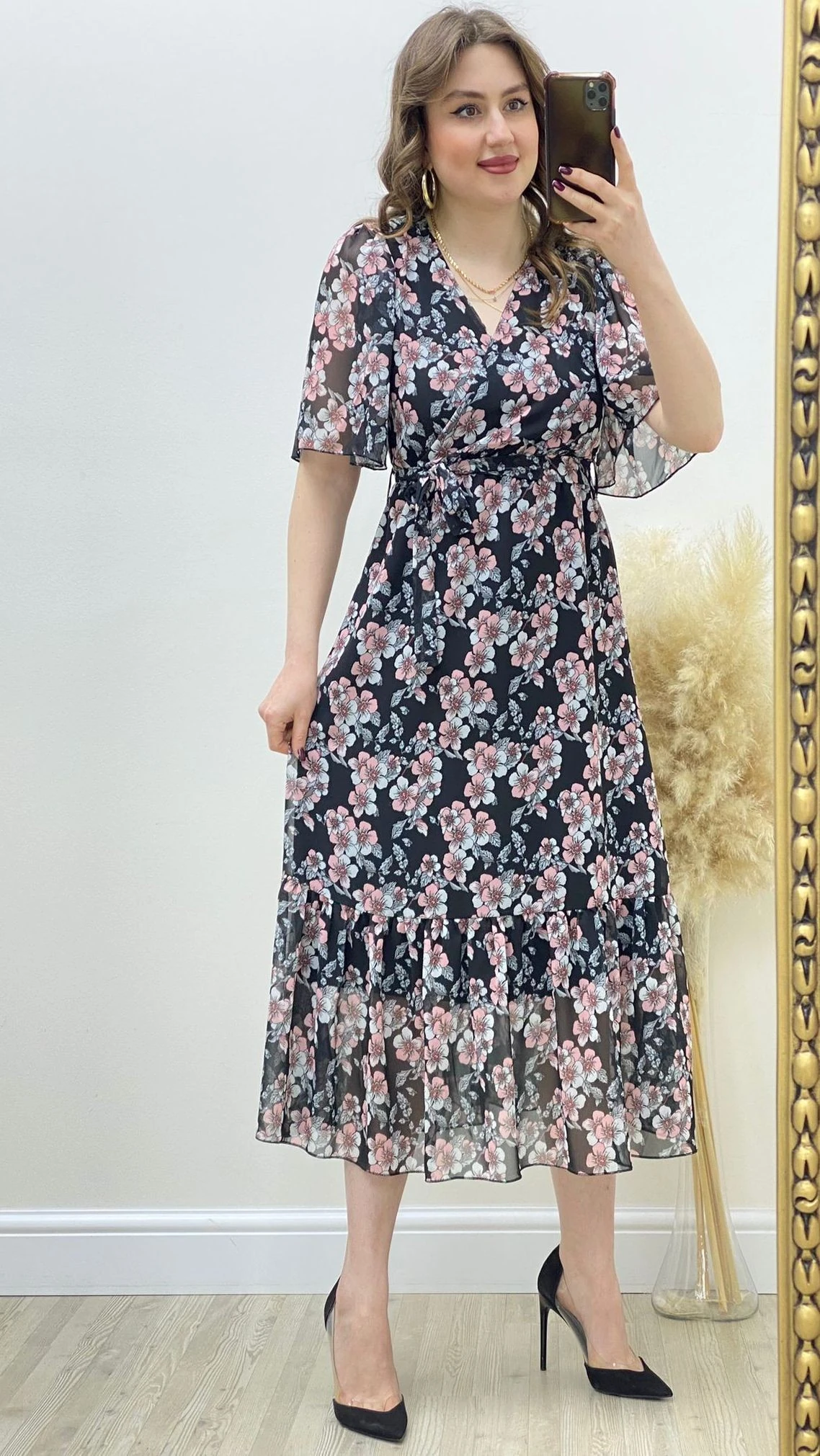 Pelerin Kol Çiçekli Şifon Elbise Siyah