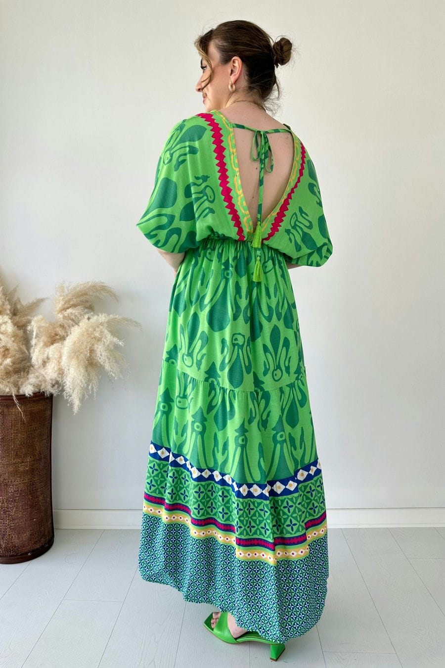 V Yaka Yarasa Elbise