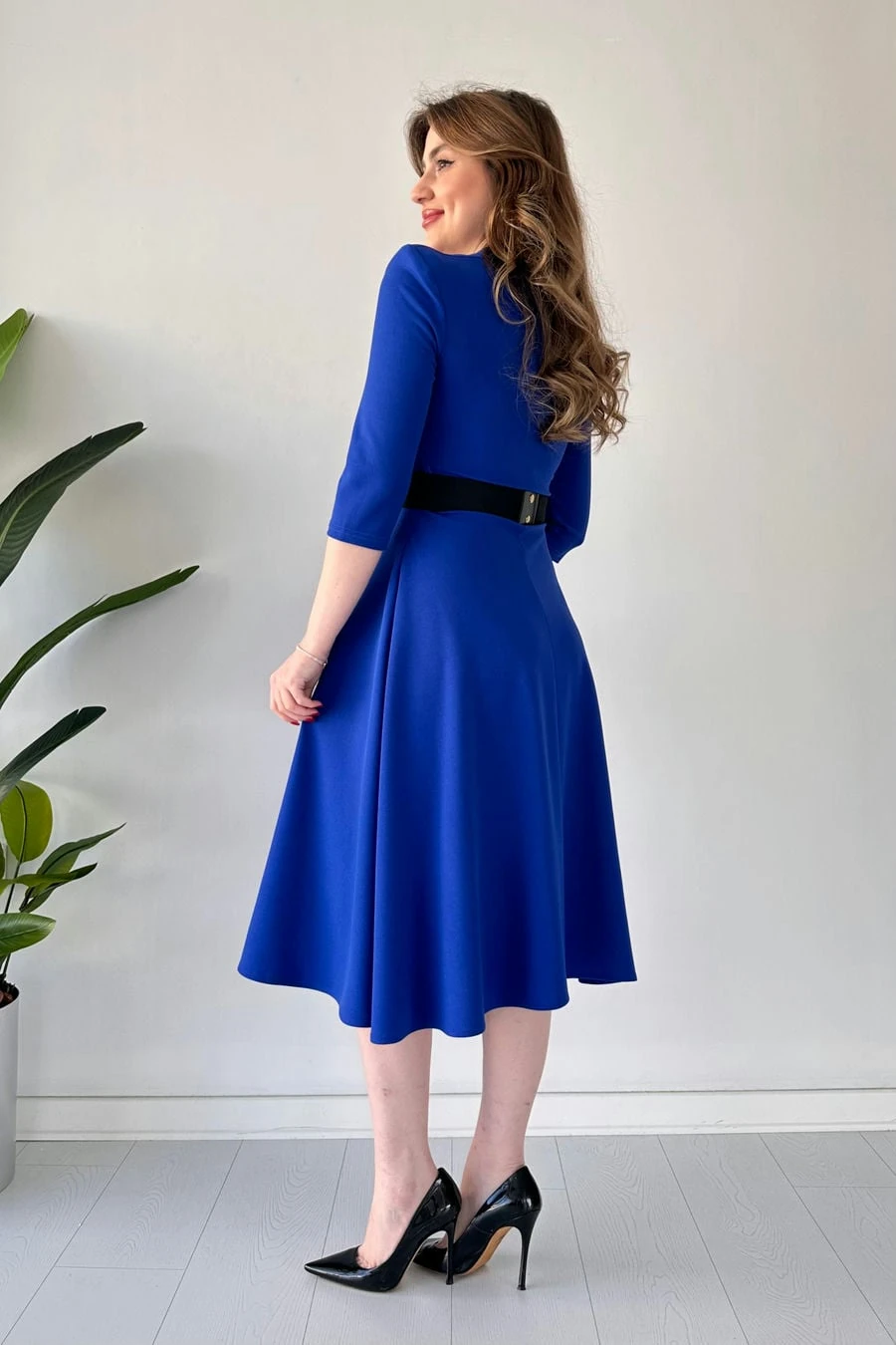 Beşgen Yaka Kemerli Krep Elbise