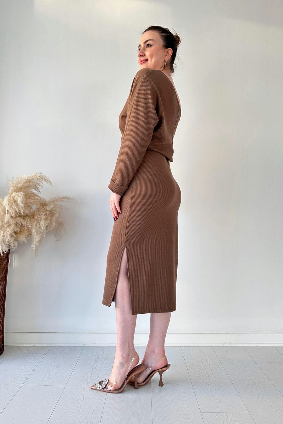 Düşük Omuz Kemerli Elbise