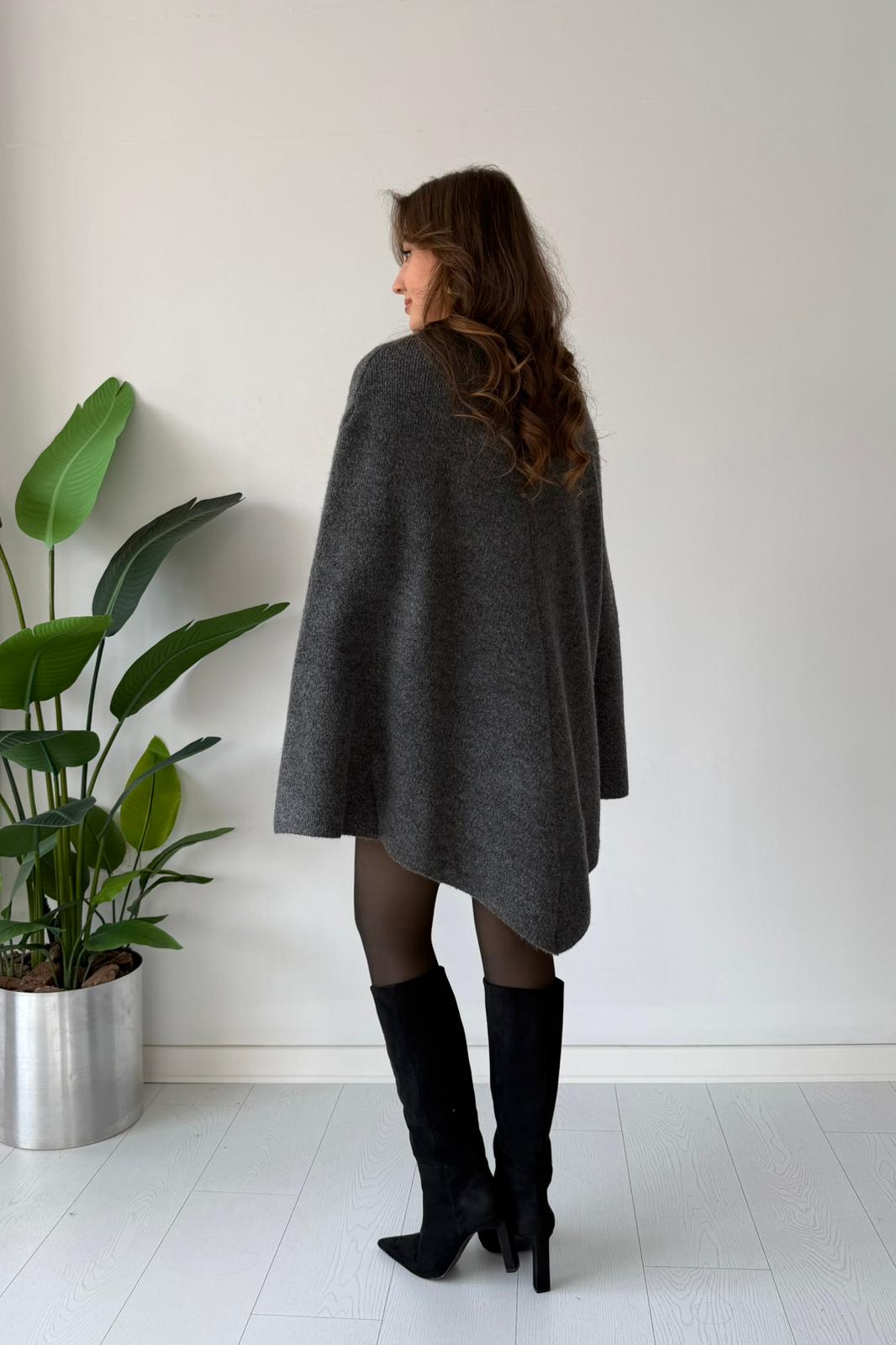 Gold Düğmeli Triko Pelerin