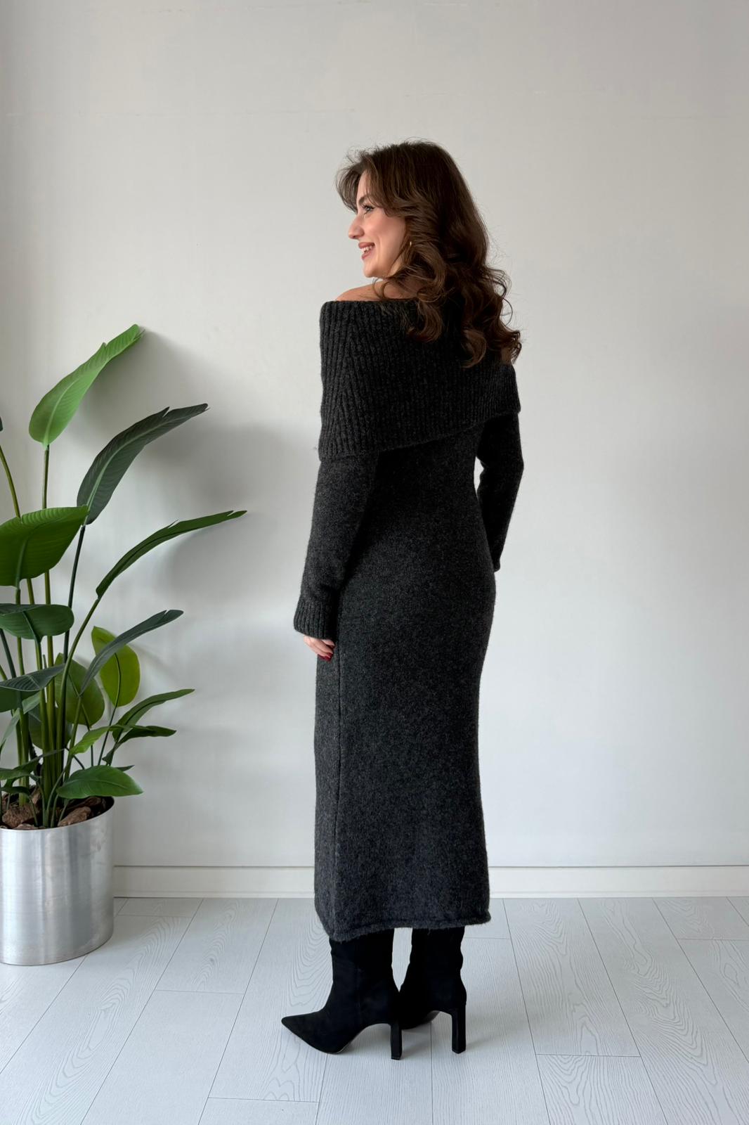 Düşük Omuz Triko Elbise