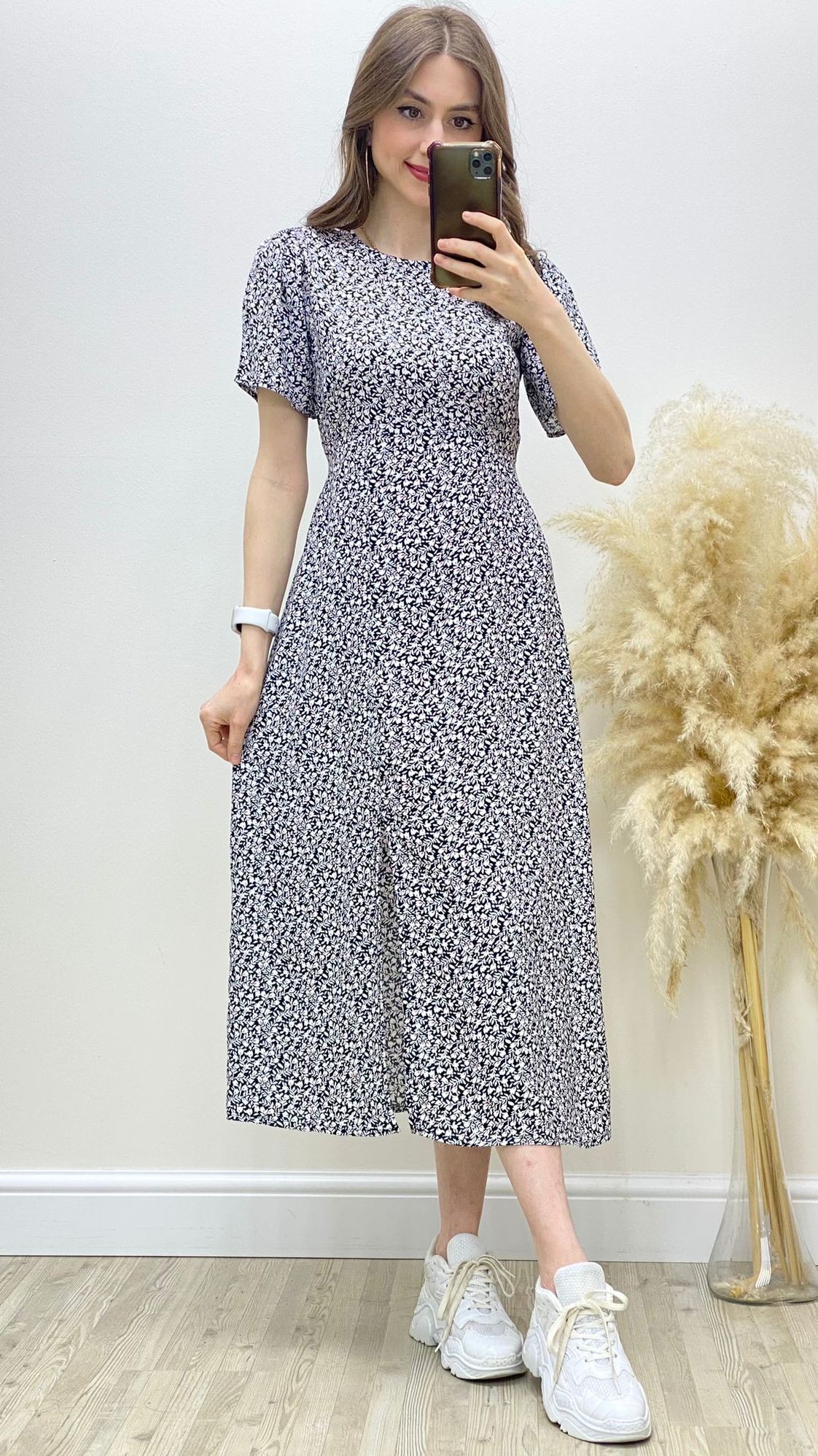 Minik Laleli Yırtmaçlı Viskon Elbise Siyah