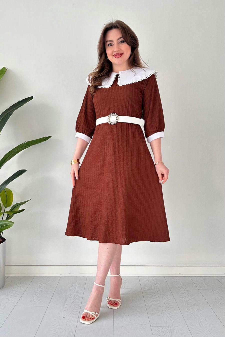 Fisto Yakalı Kemerli Elbise