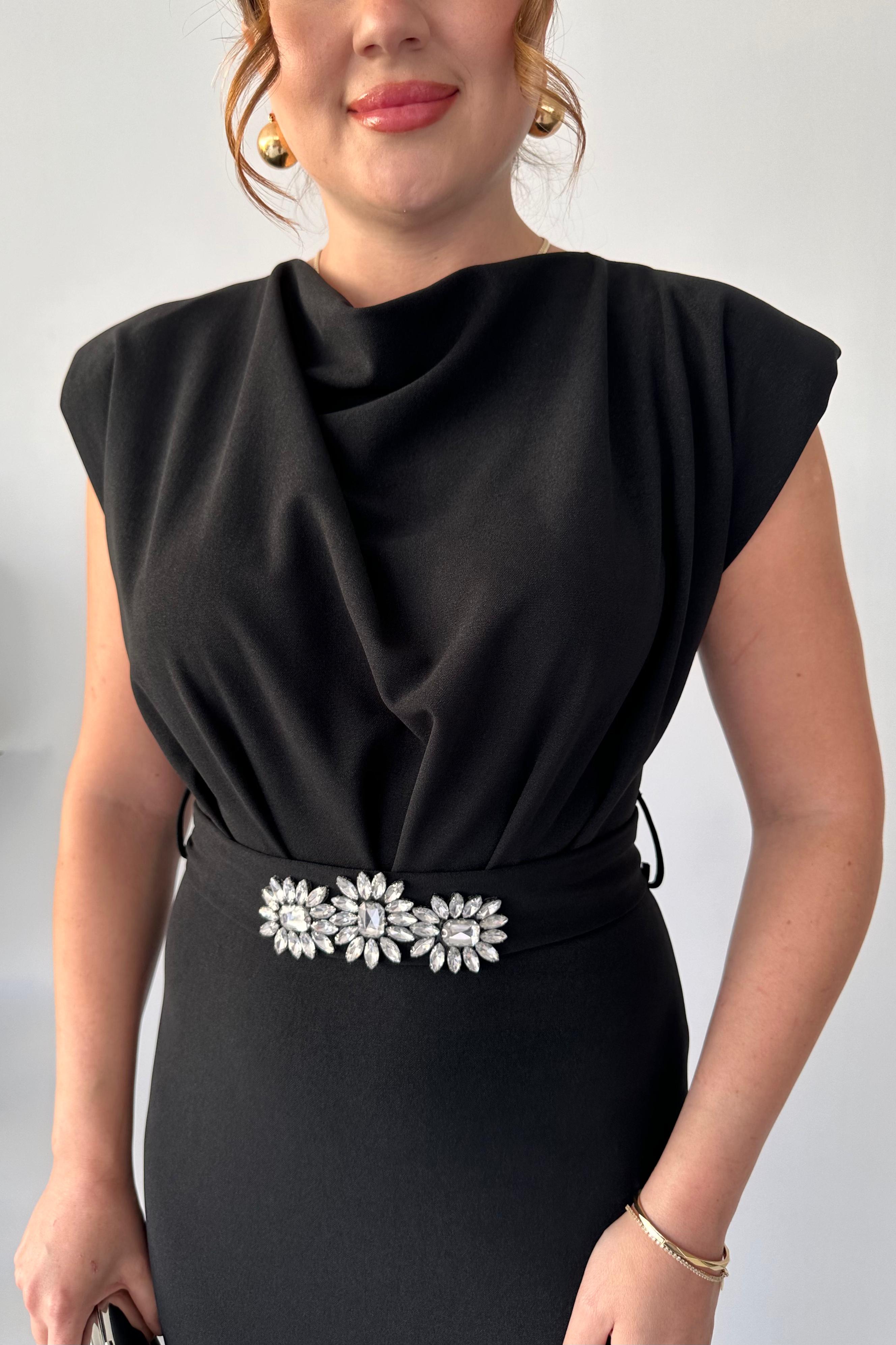 Üç Taş Kemerli Krep Elbise