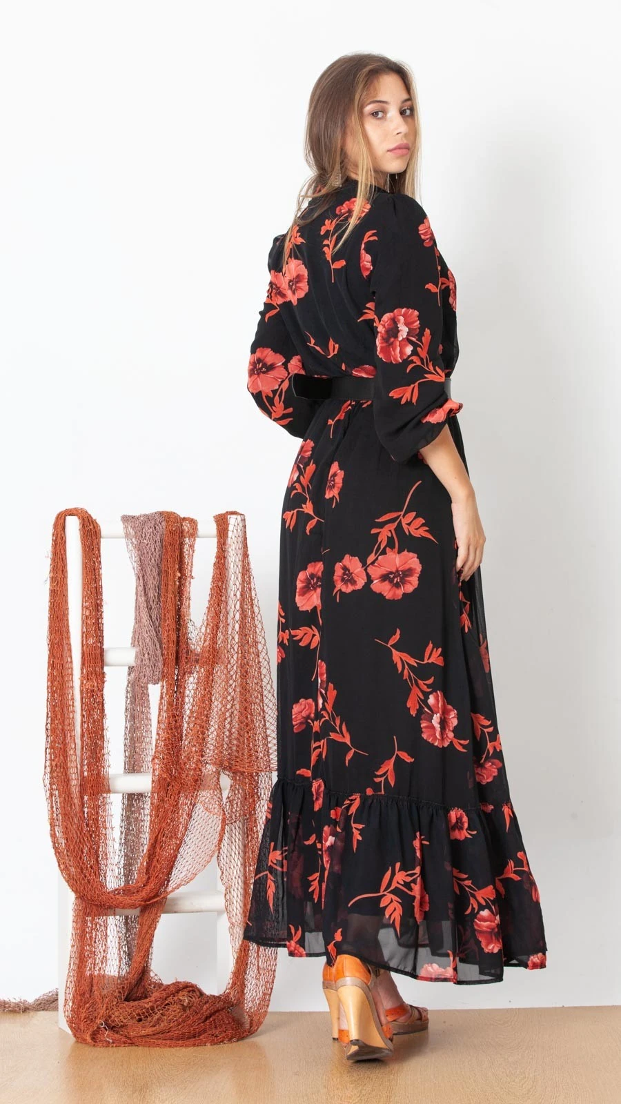 Kırmızı Çiçek Kemerli Şifon Elbise-Siyah