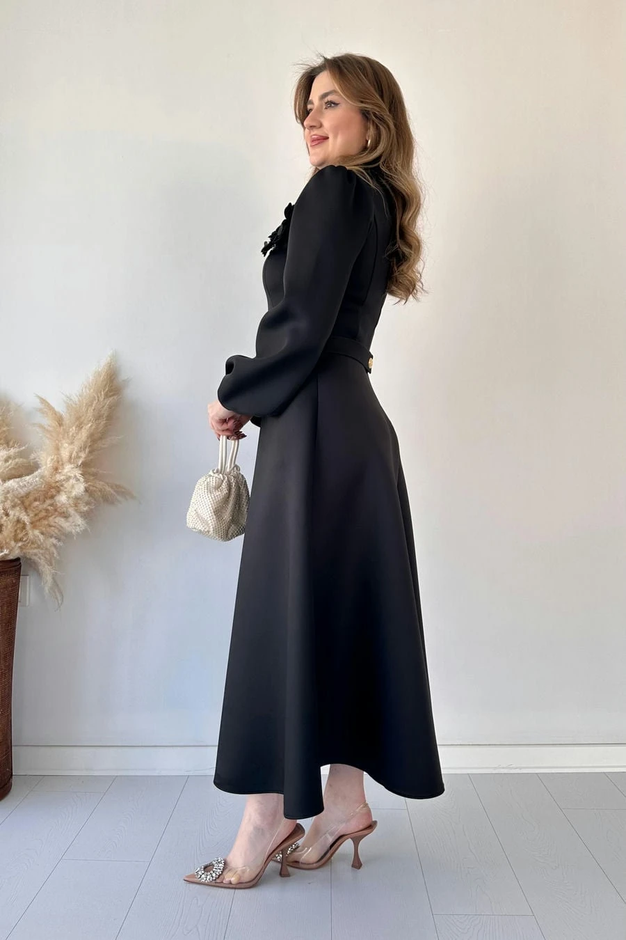 Broşlu Tasarım Elbise