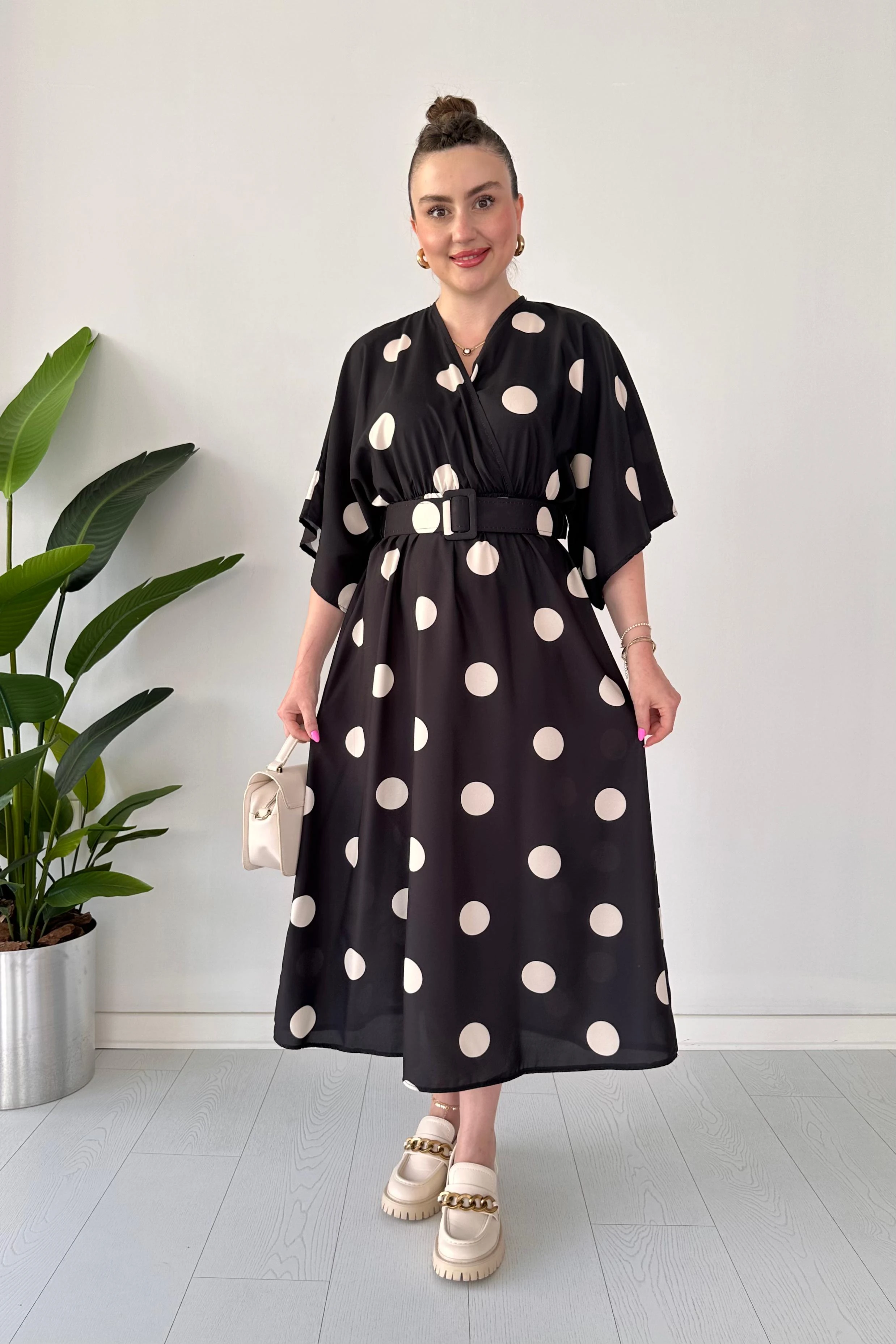 İri Puan Yarasa Elbise